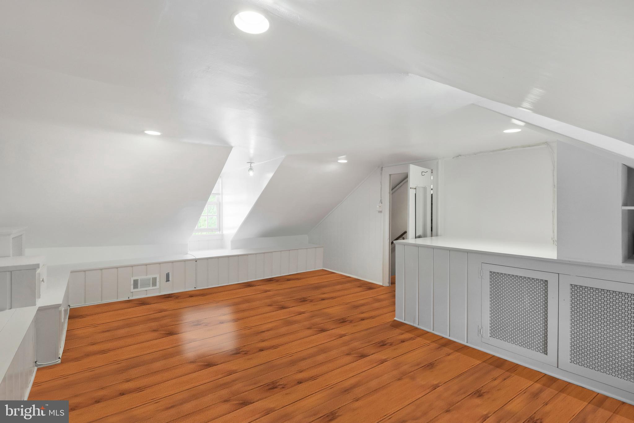 Real estate listing preview #6