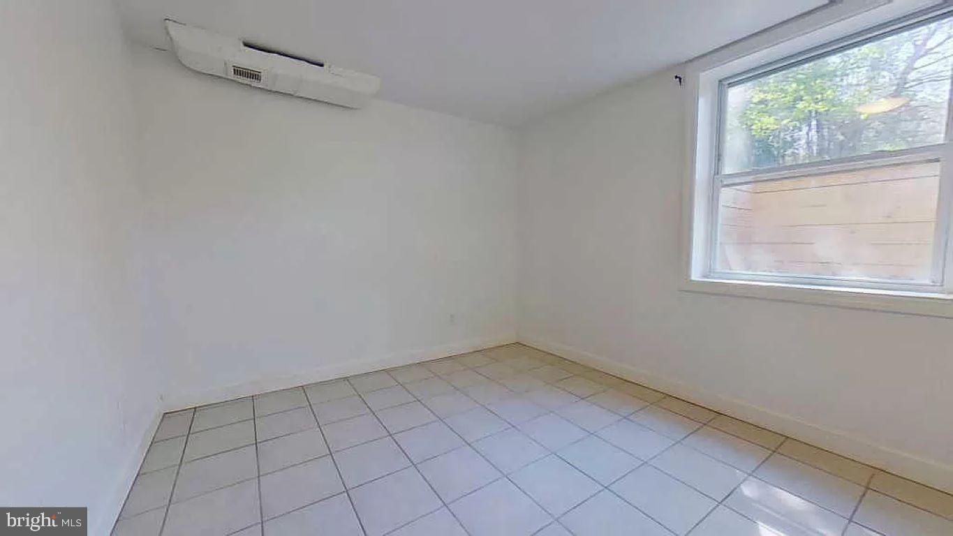 Real estate listing preview #8