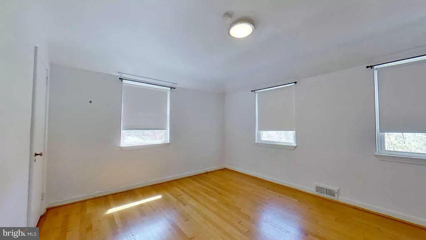 Real estate listing preview #6