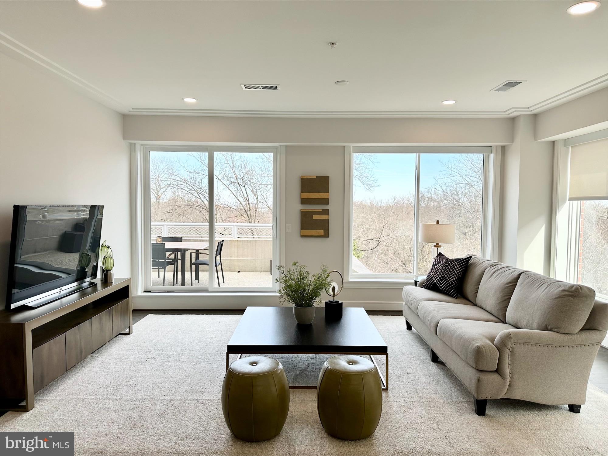 Real estate listing preview #8