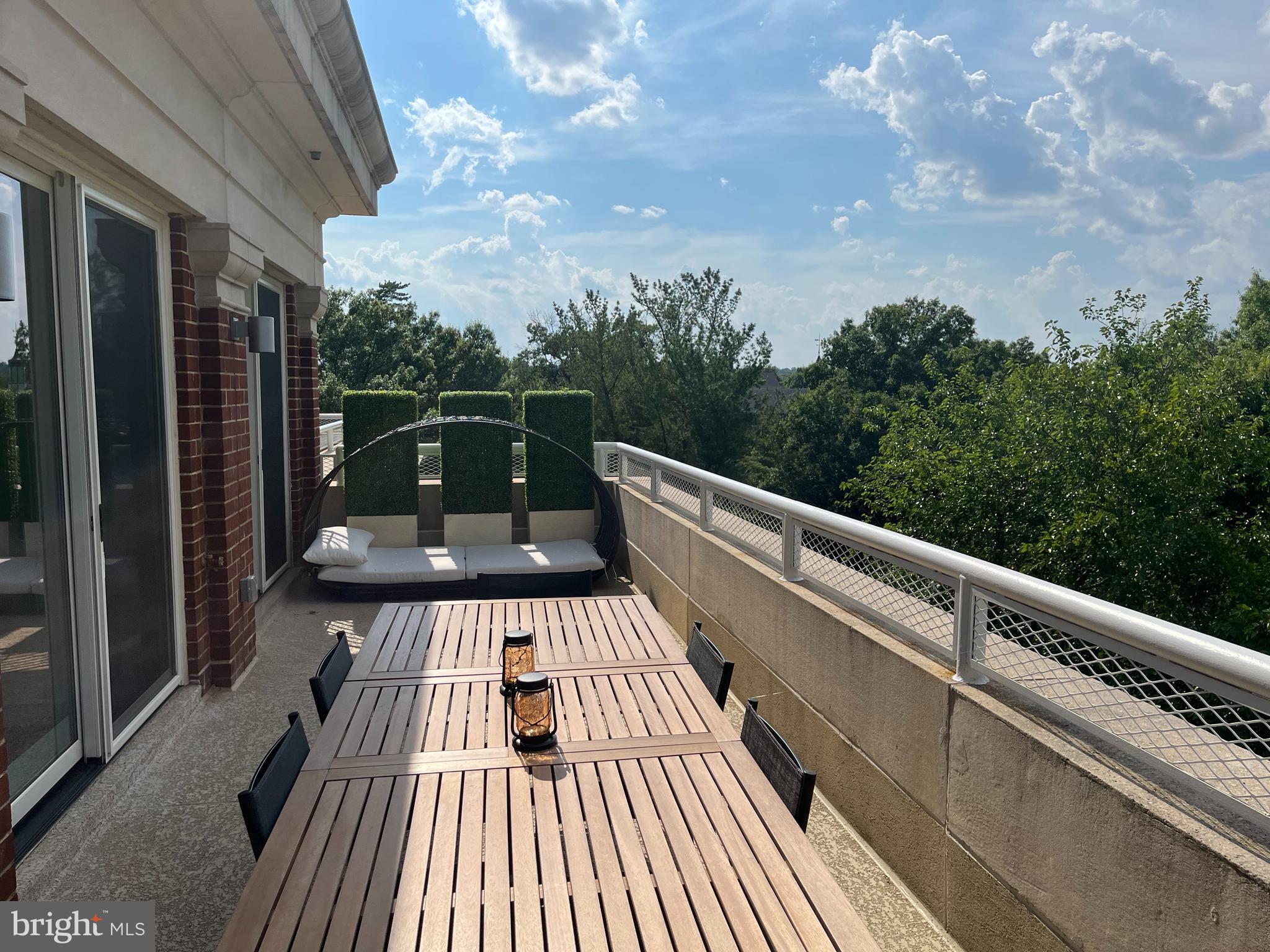 Real estate listing preview #1