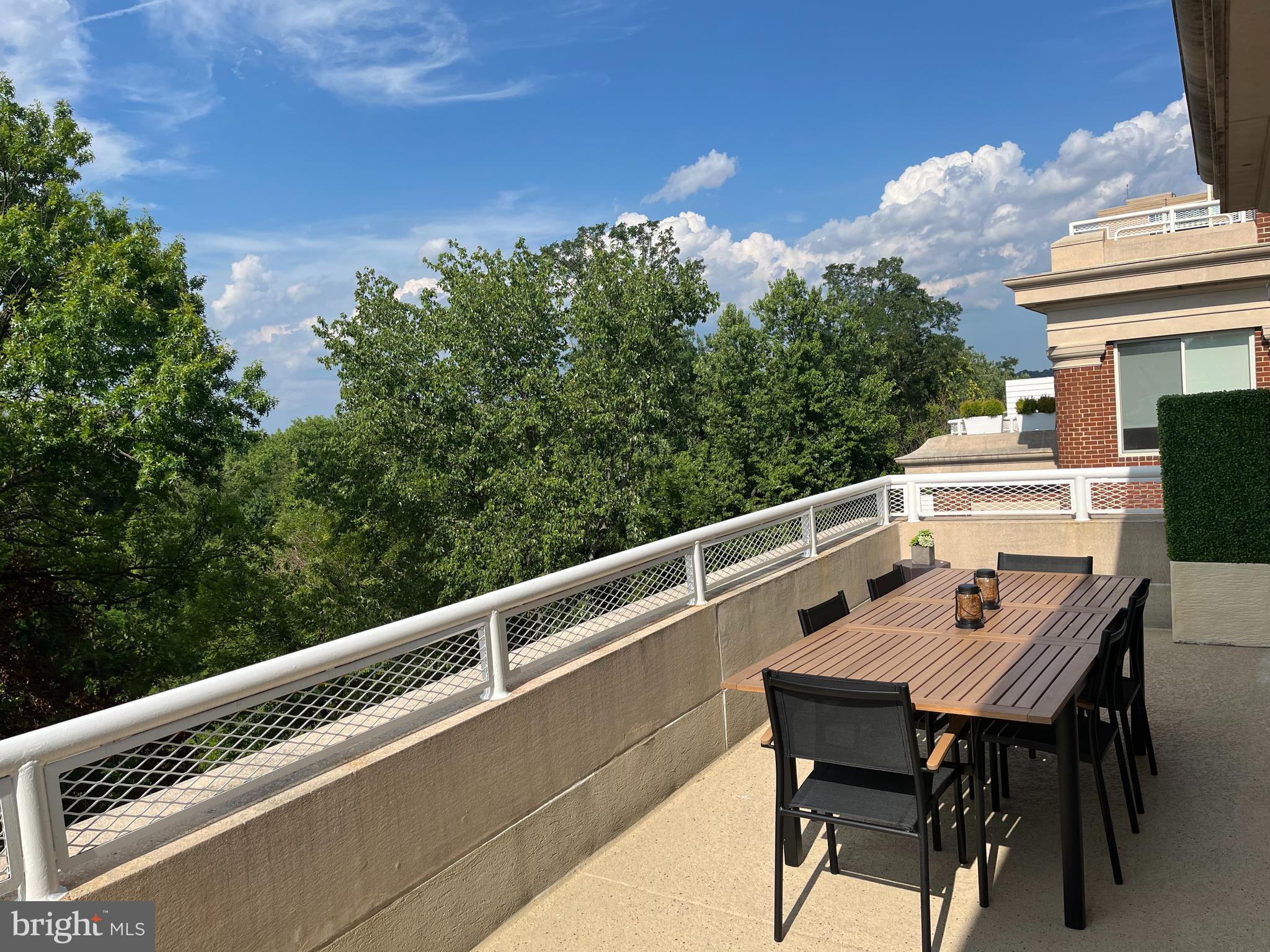 Real estate listing preview #5