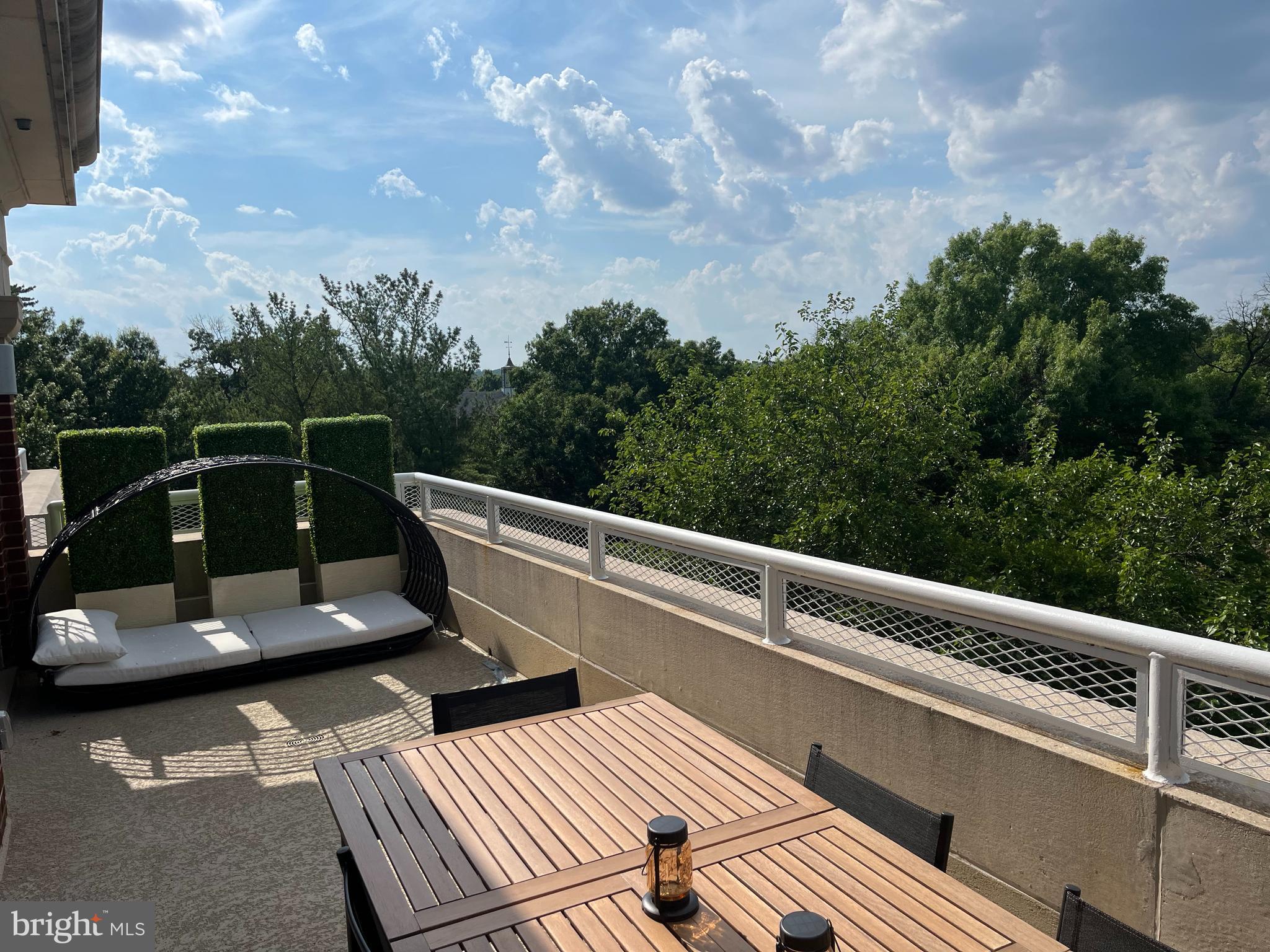 Real estate listing preview #4