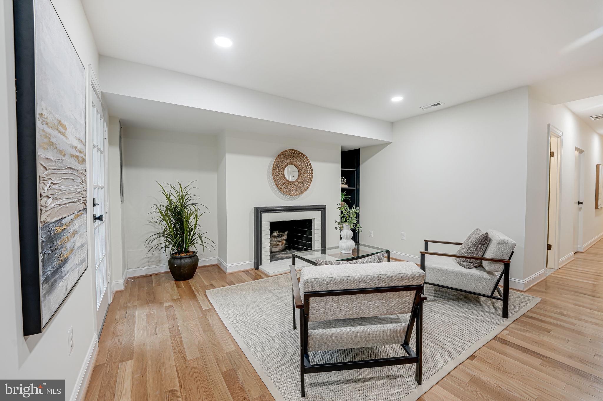 Real estate listing preview #8