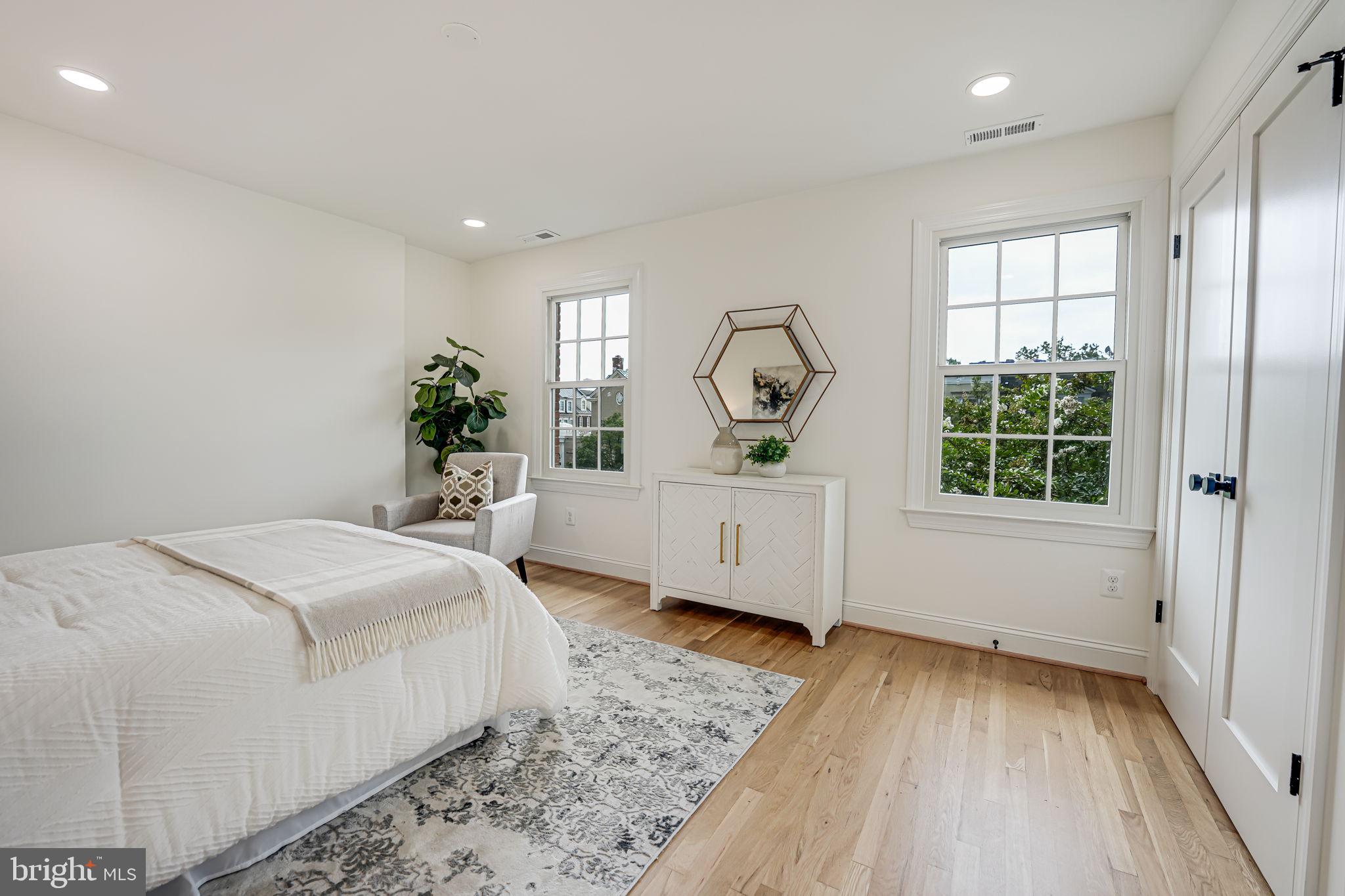 Real estate listing preview #32