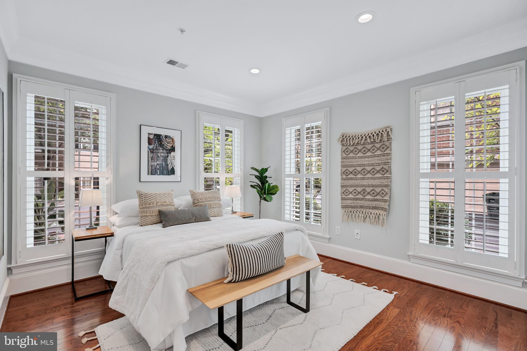 Real estate listing preview #6