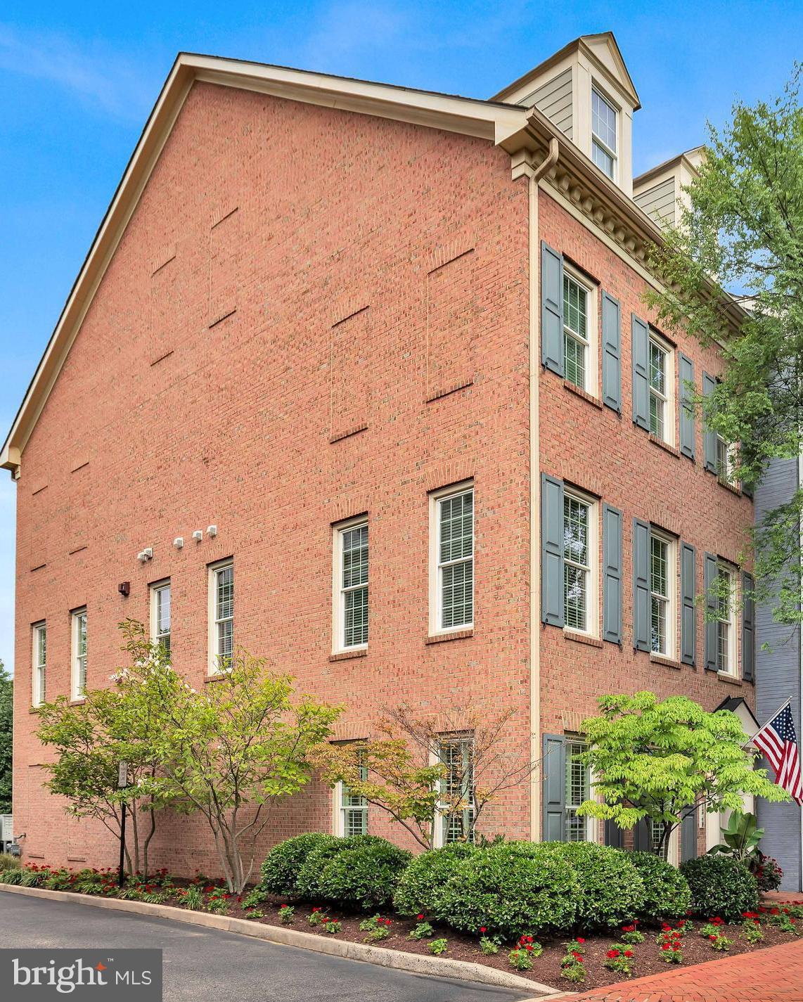 Real estate listing preview #2