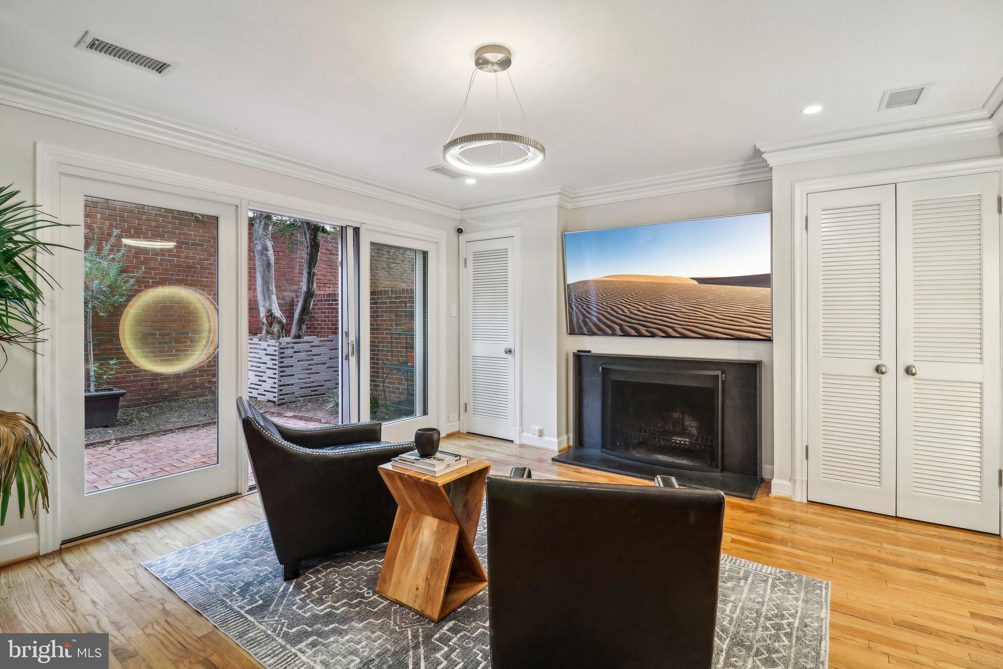 Real estate listing preview #8