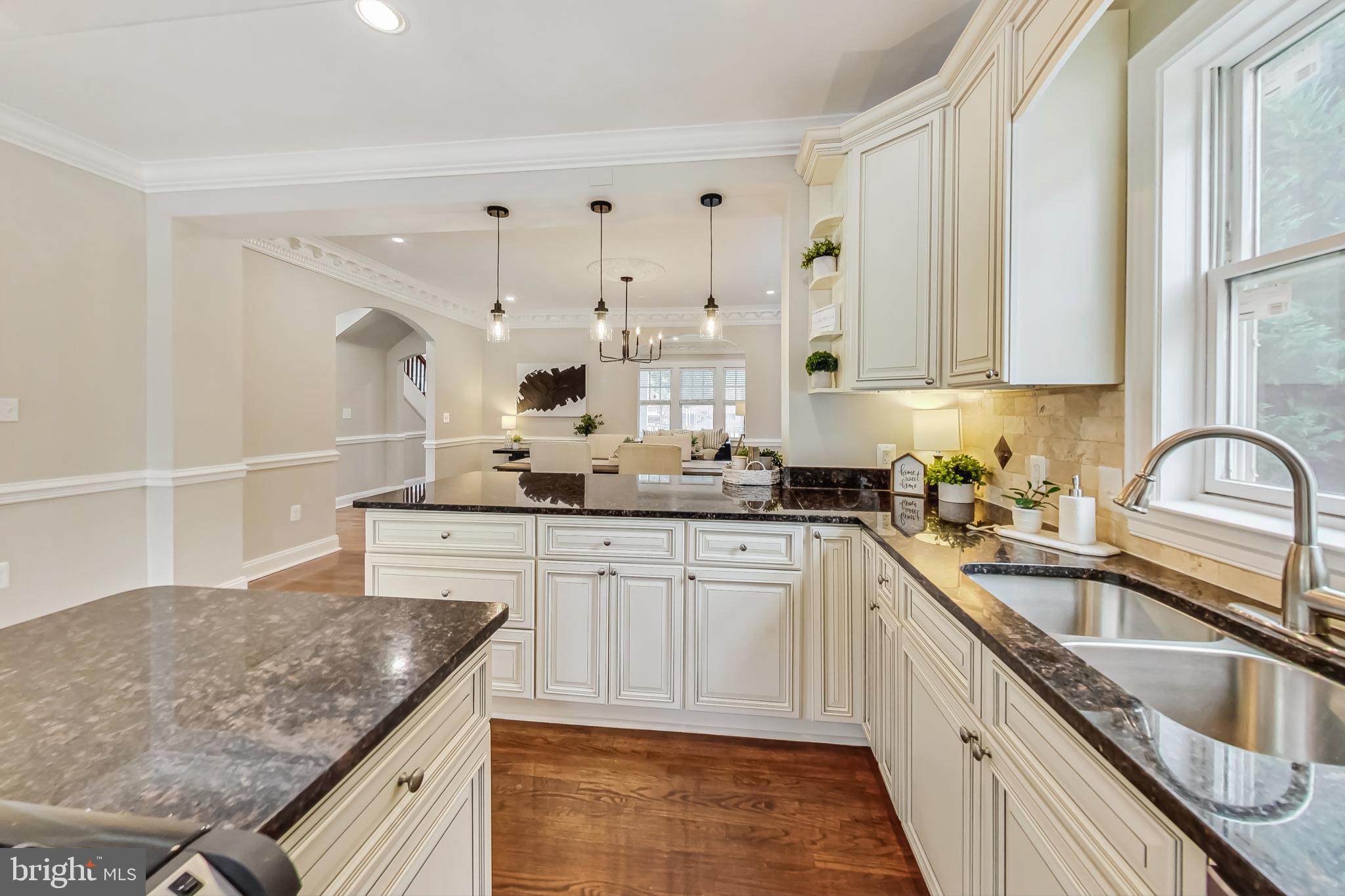 Real estate listing preview #3