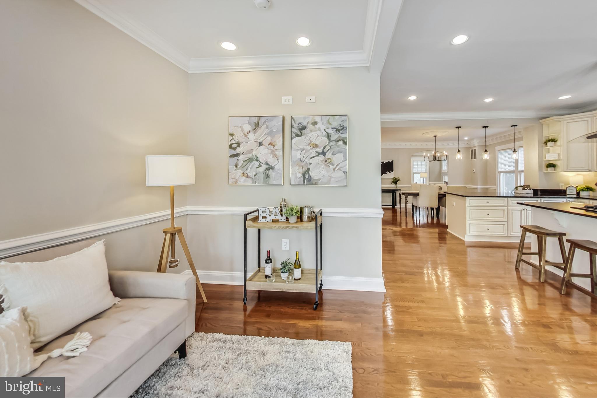 Real estate listing preview #8