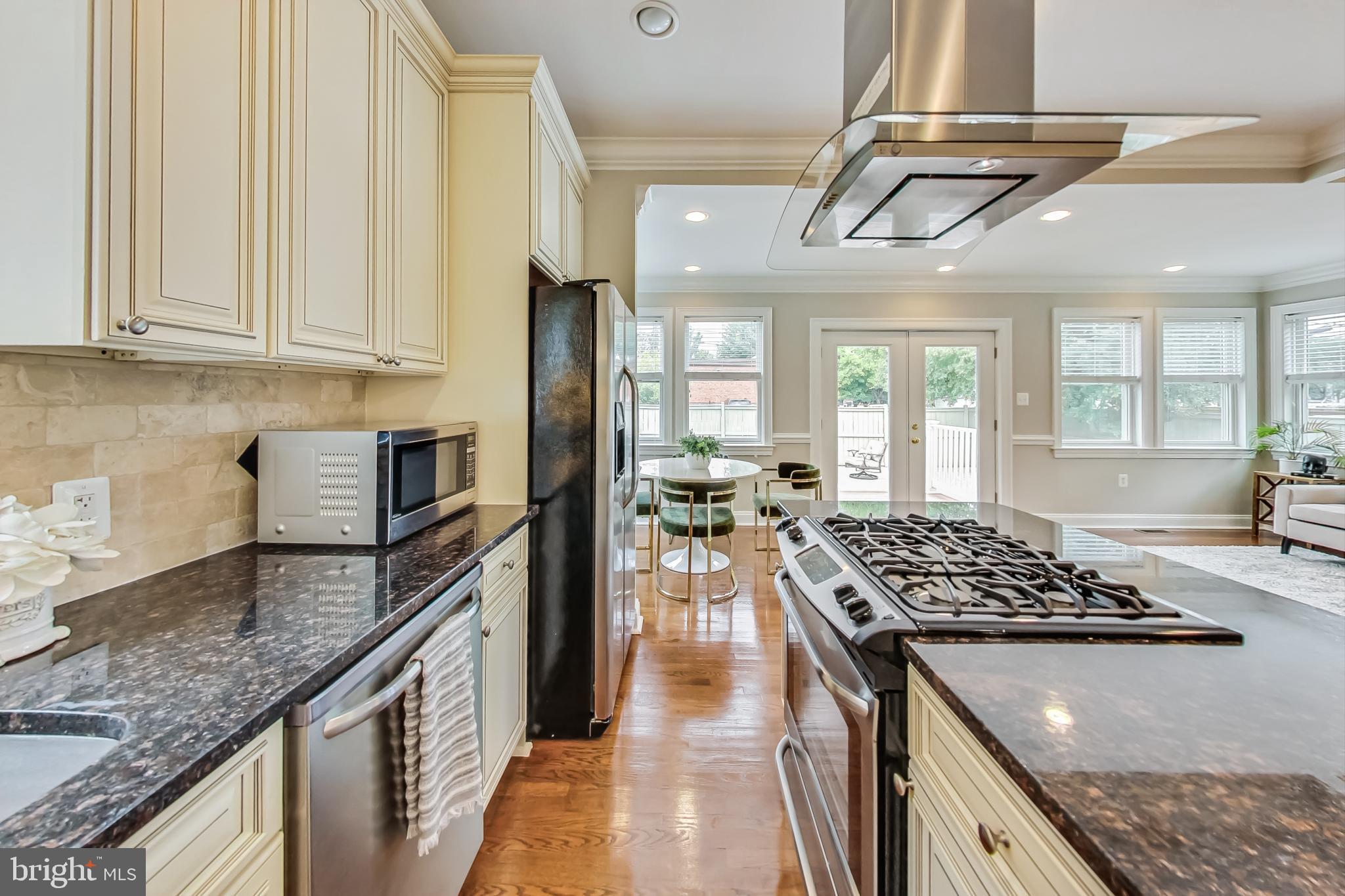 Real estate listing preview #4