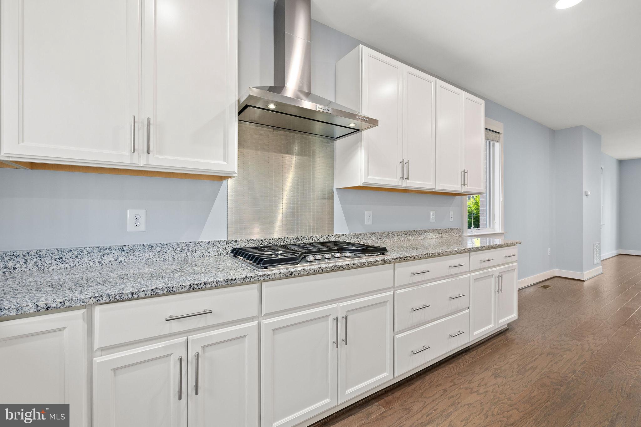 Real estate listing preview #12