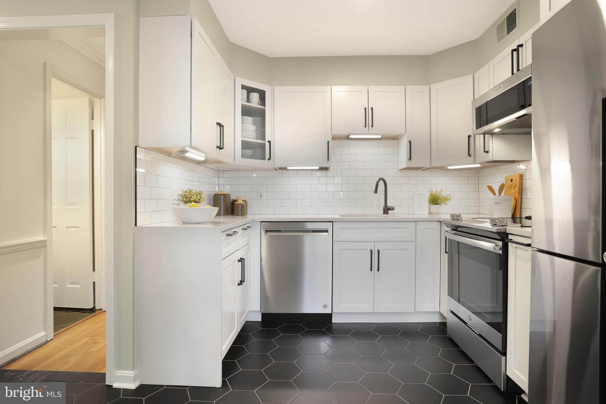 Real estate listing preview #12