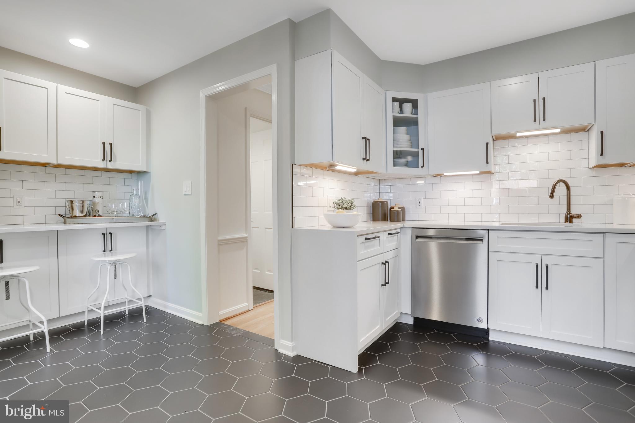 Real estate listing preview #14