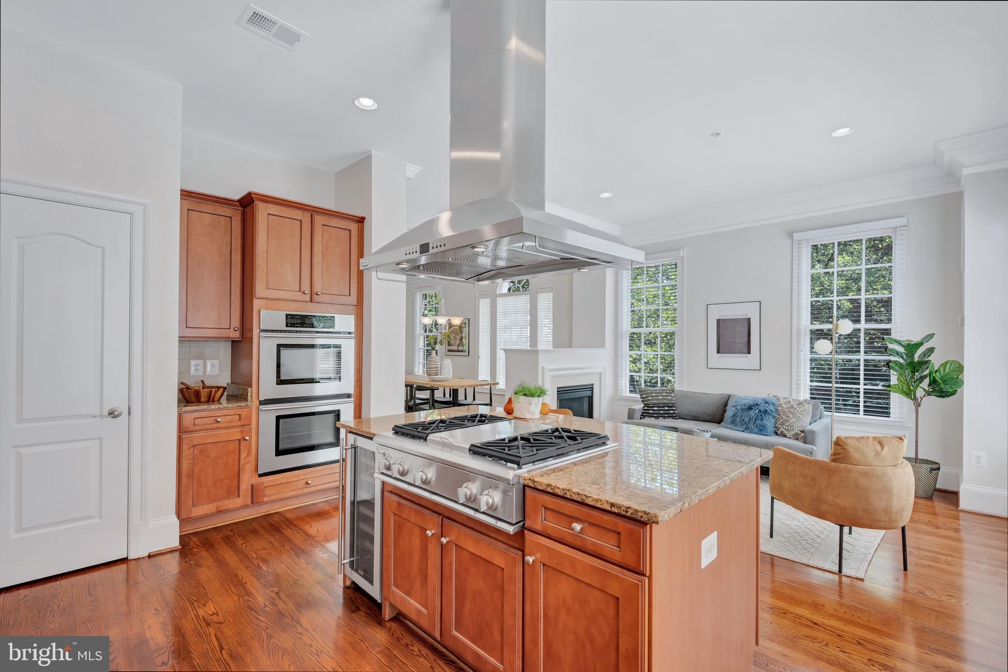 Real estate listing preview #16