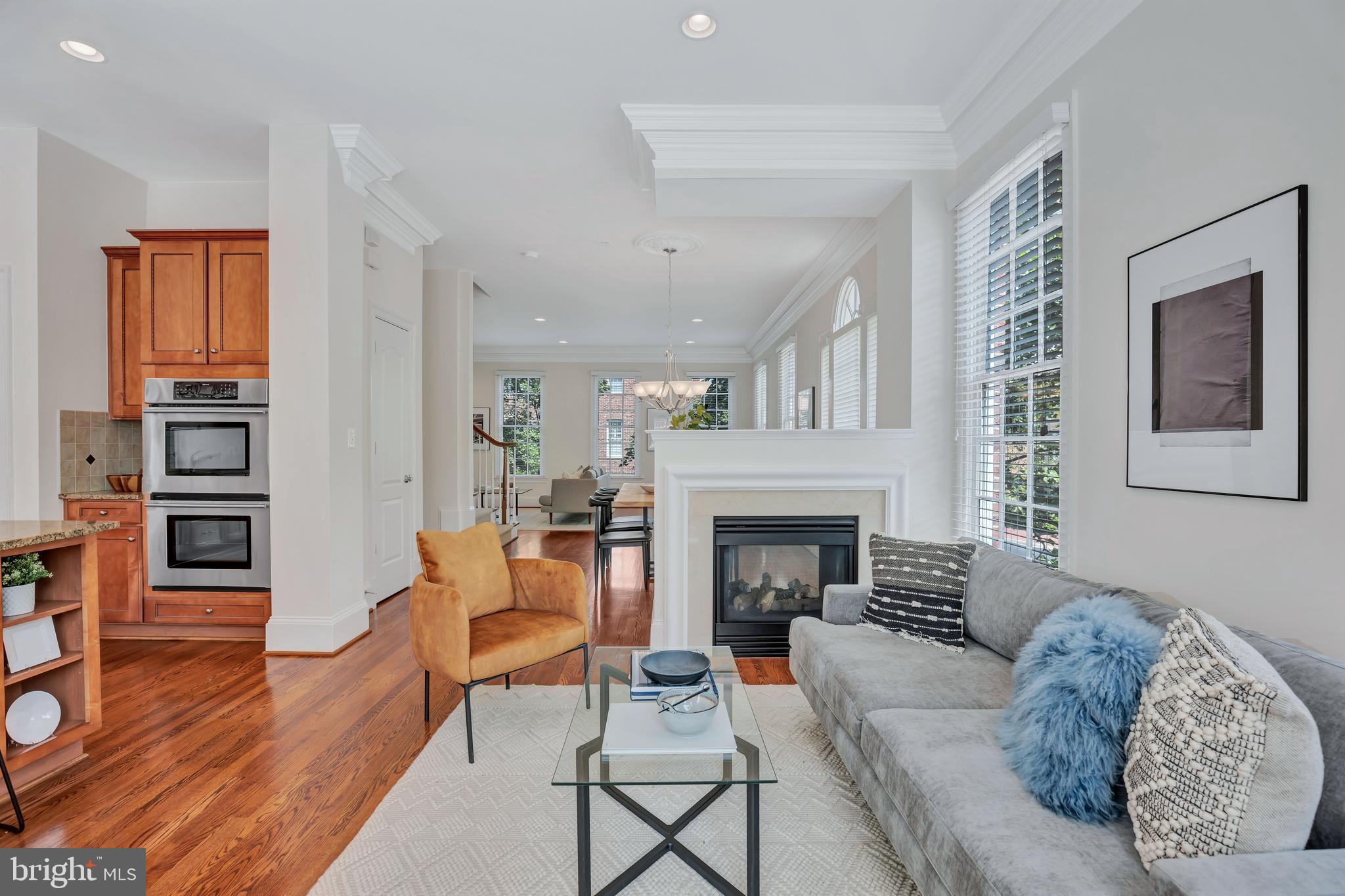 Real estate listing preview #12