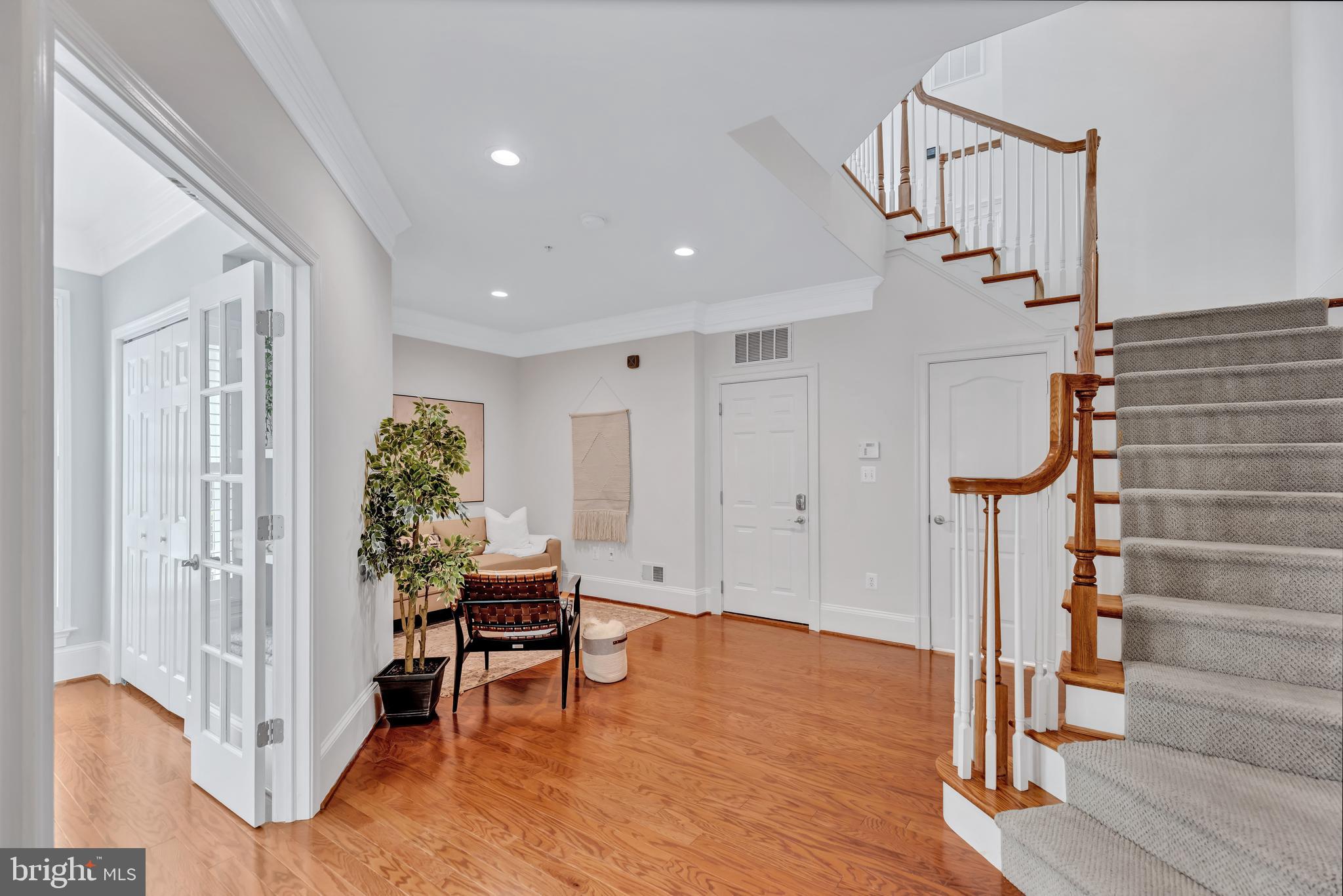 Real estate listing preview #8