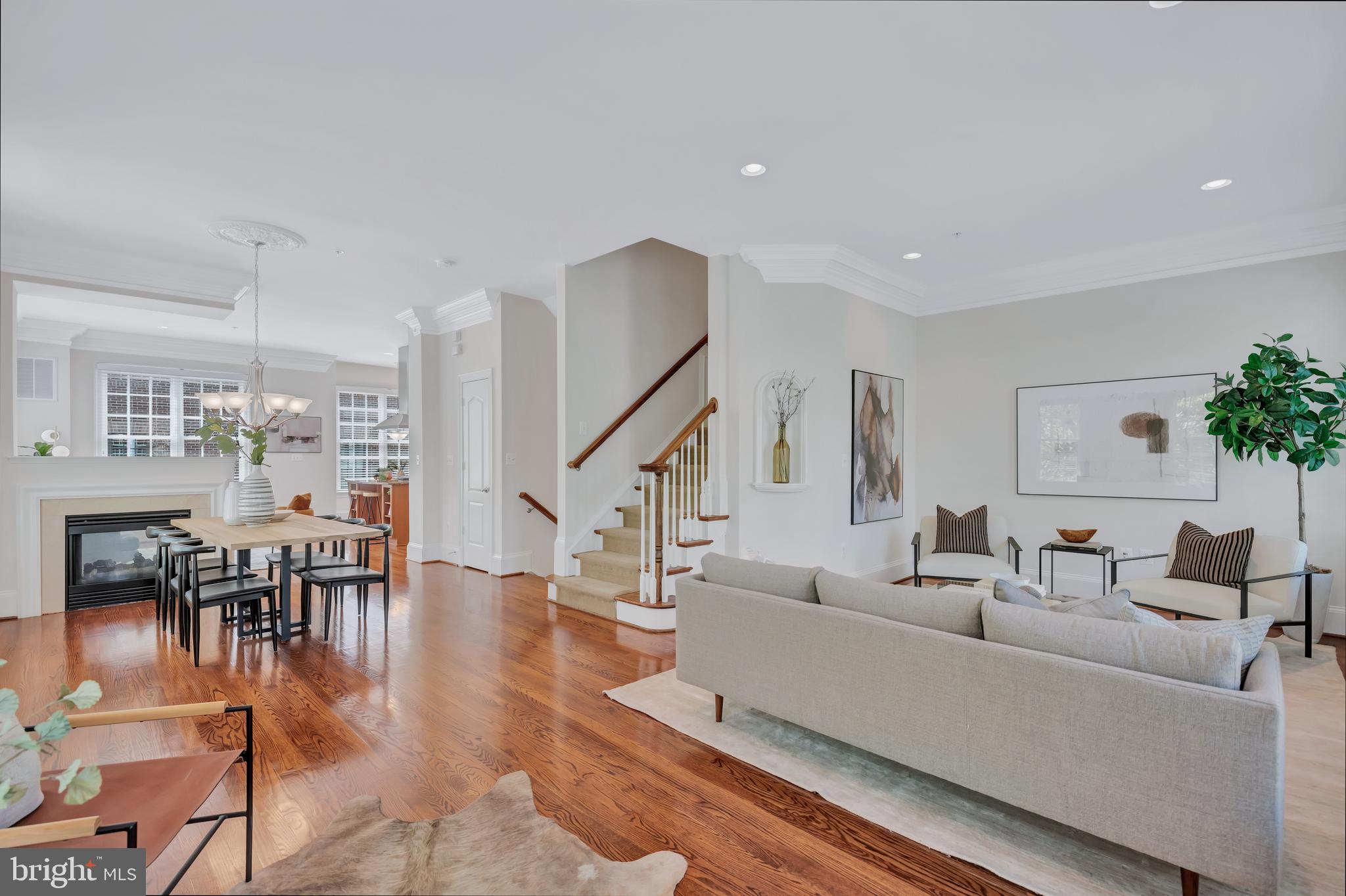 Real estate listing preview #8