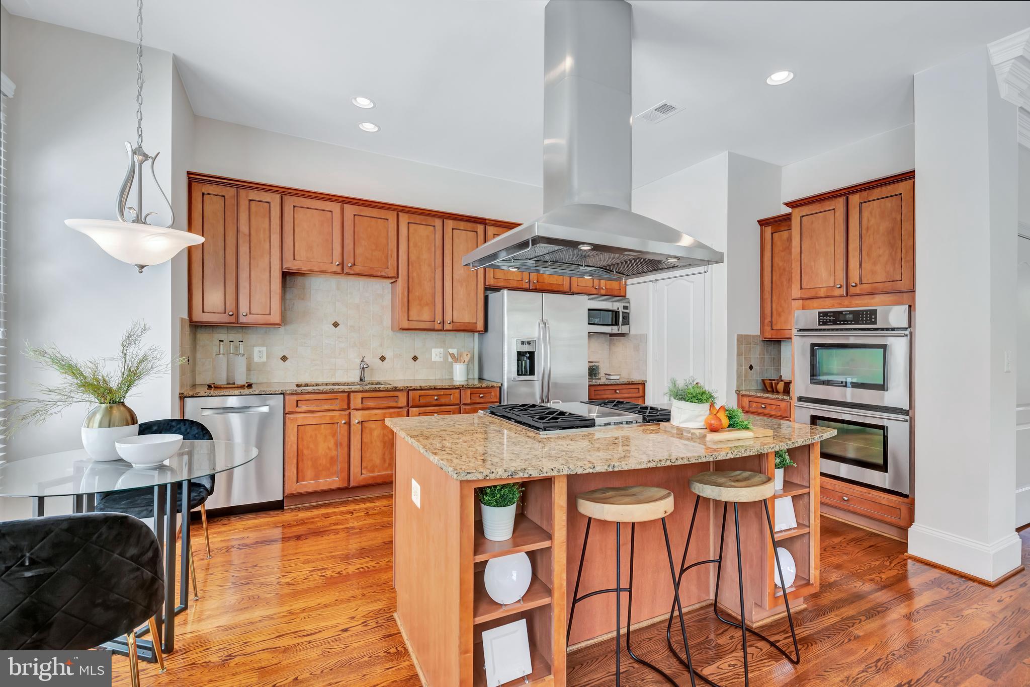 Real estate listing preview #14