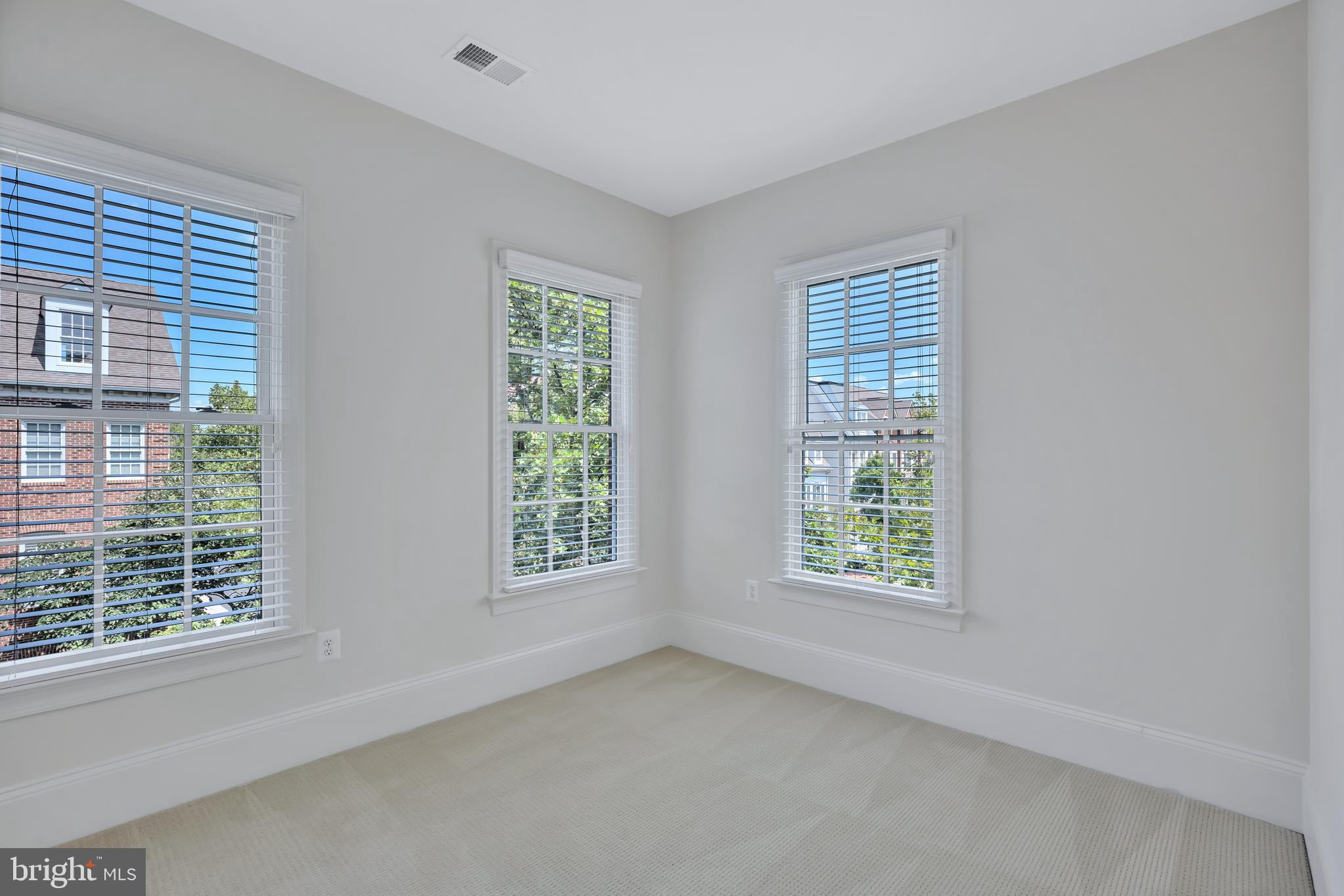 Real estate listing preview #25