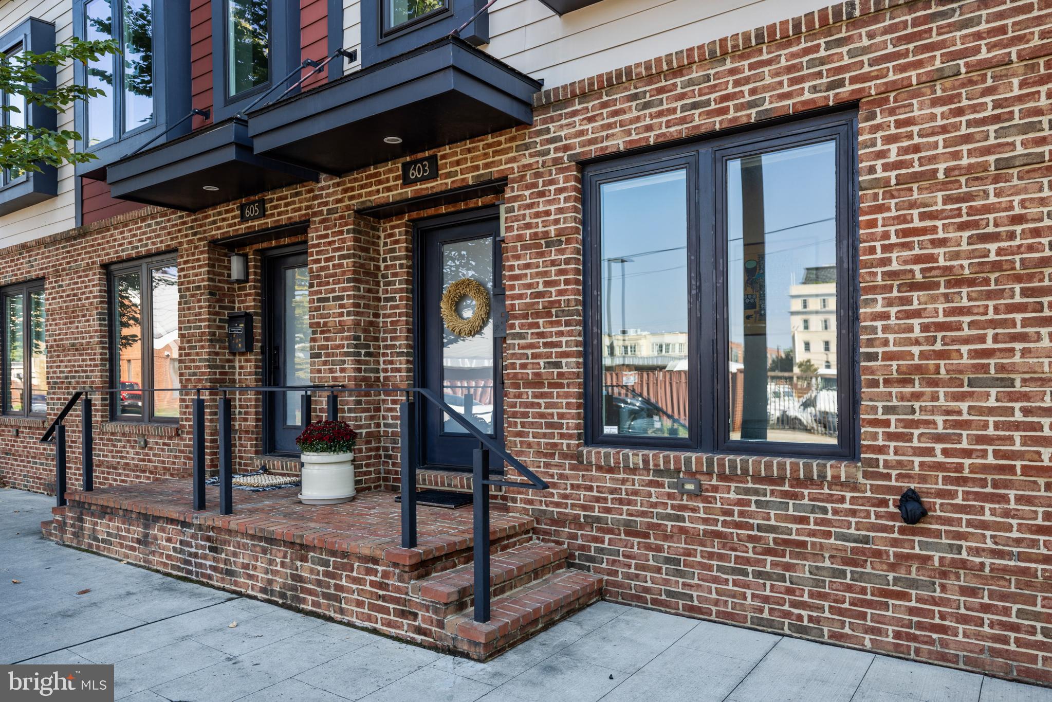 Real estate listing preview #2