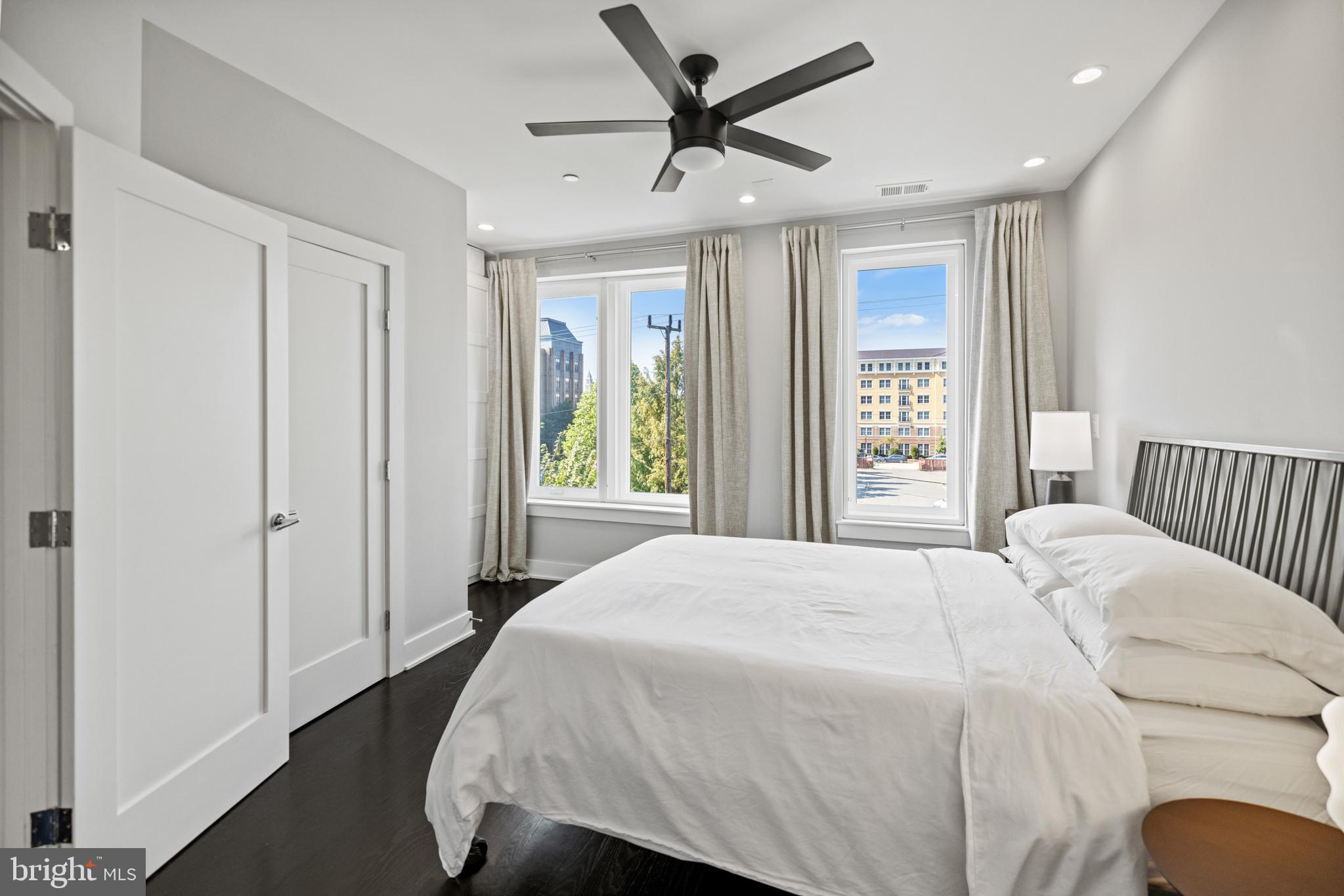 Real estate listing preview #16