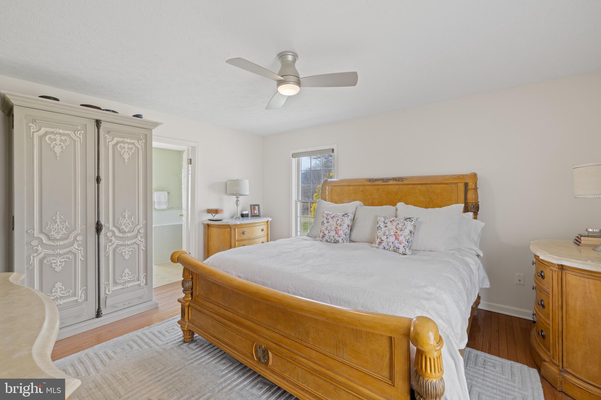 Real estate listing preview #24