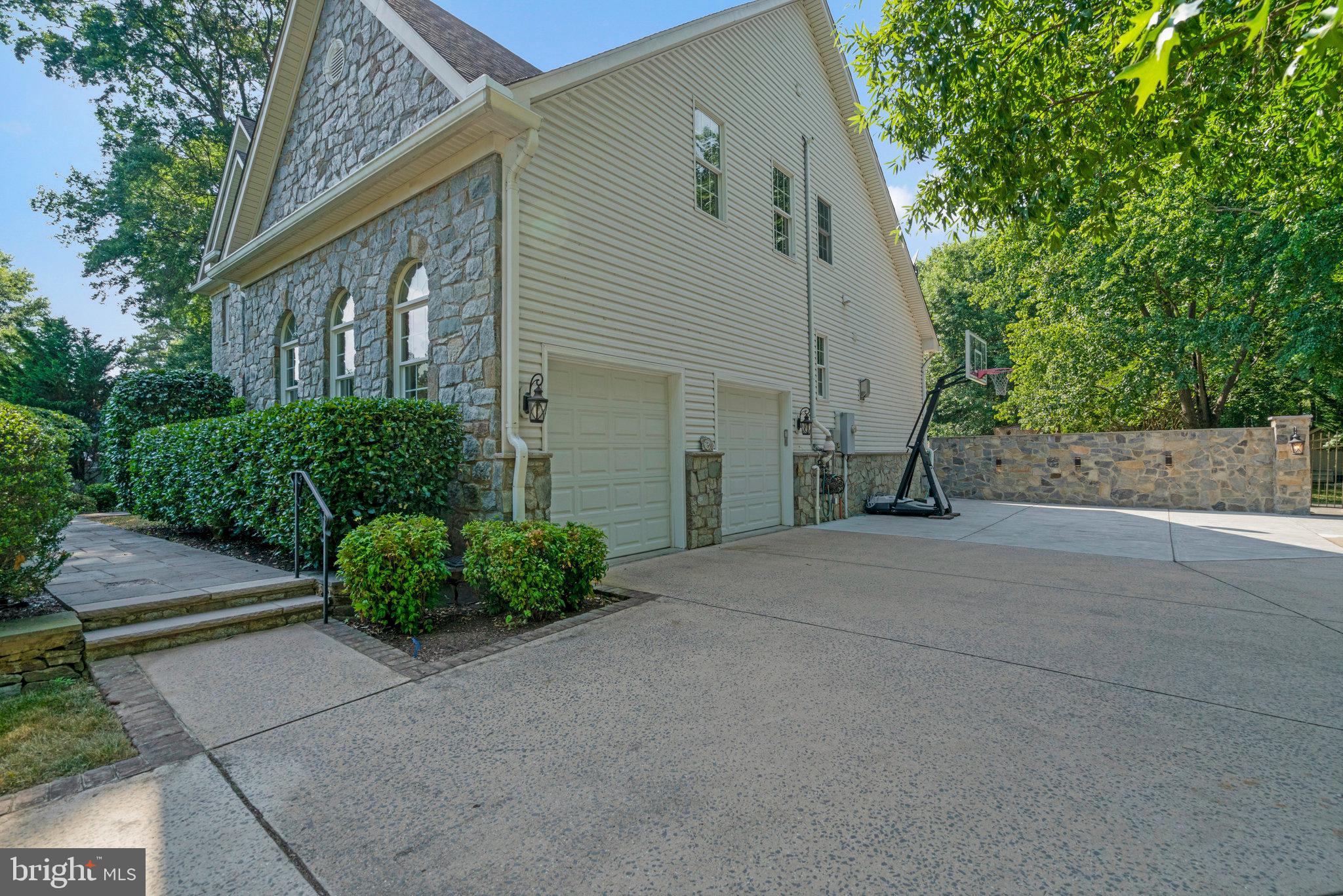 Real estate listing preview #5