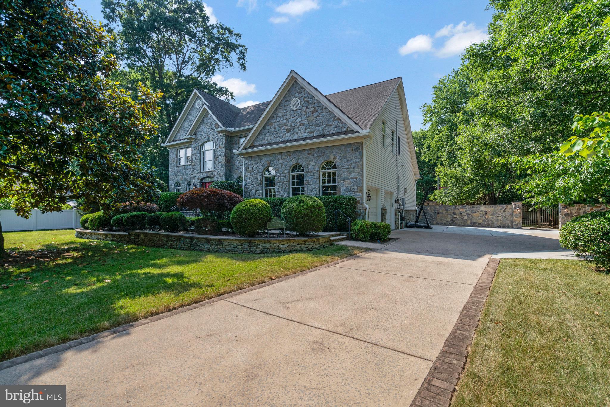 Real estate listing preview #4