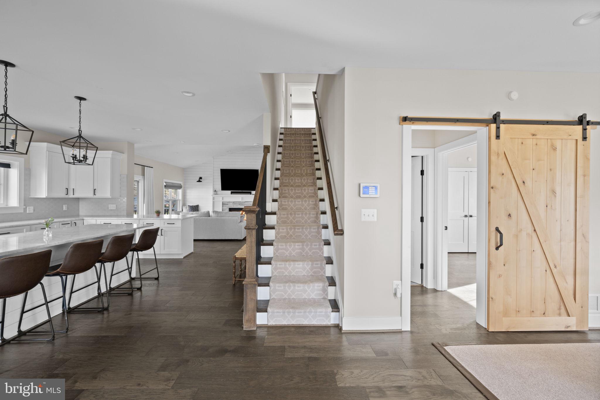 Real estate listing preview #6