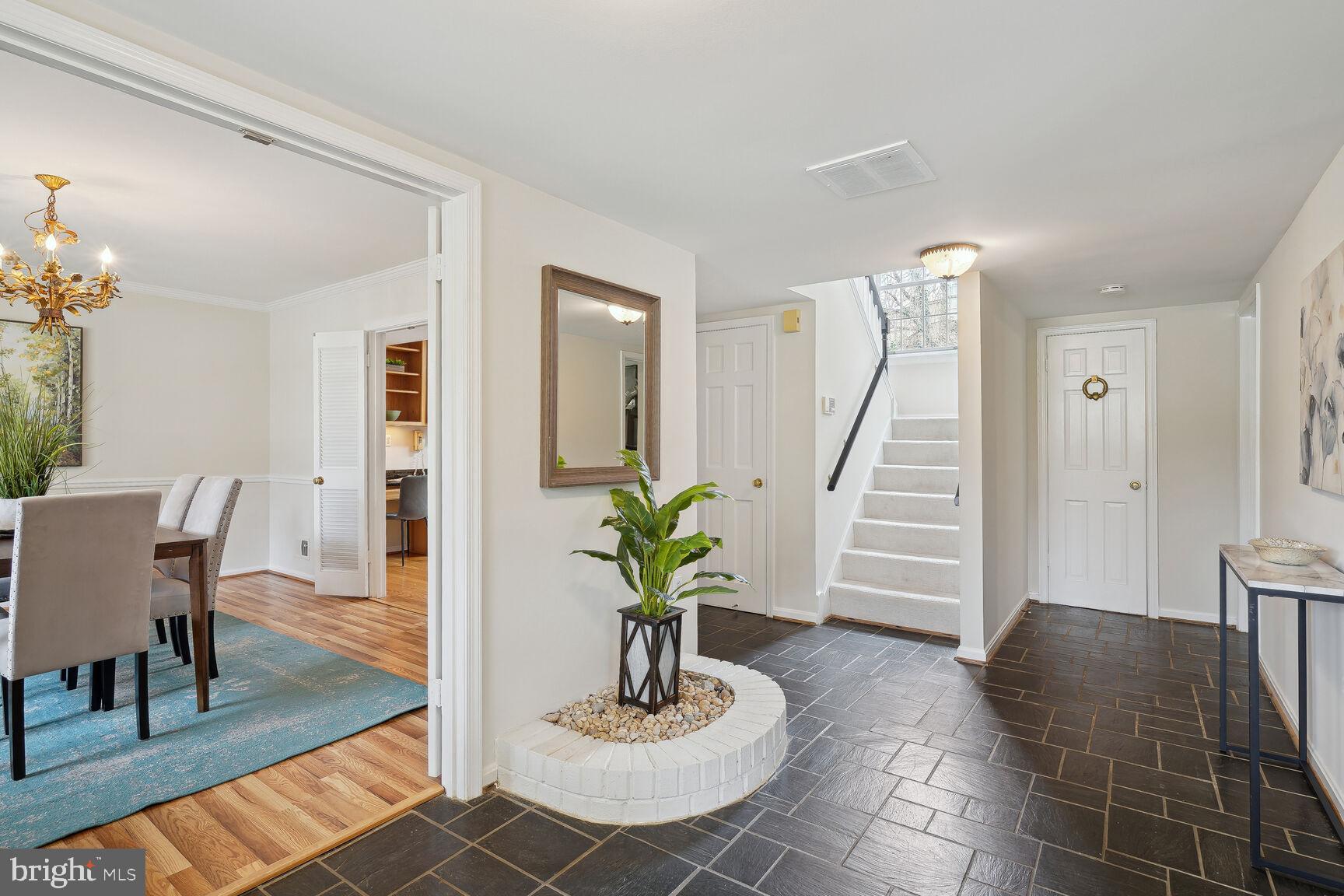 Real estate listing preview #6