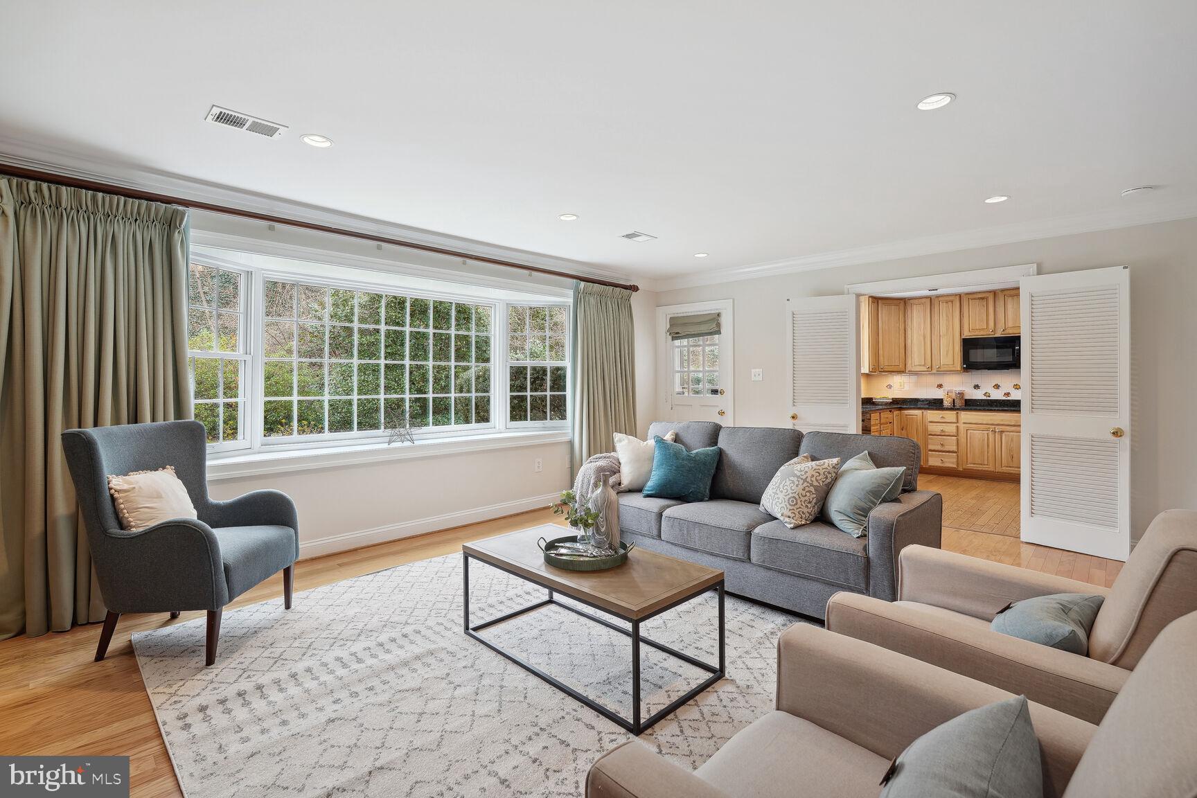 Real estate listing preview #15