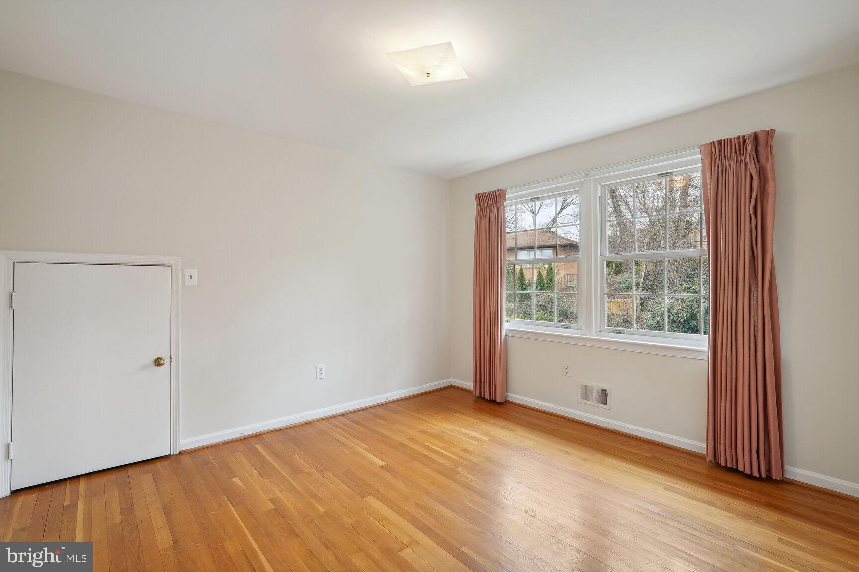 Real estate listing preview #32