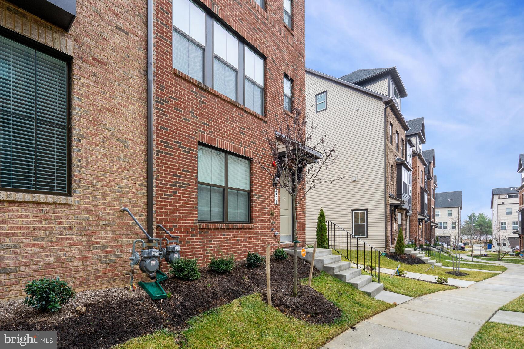 Real estate listing preview #4