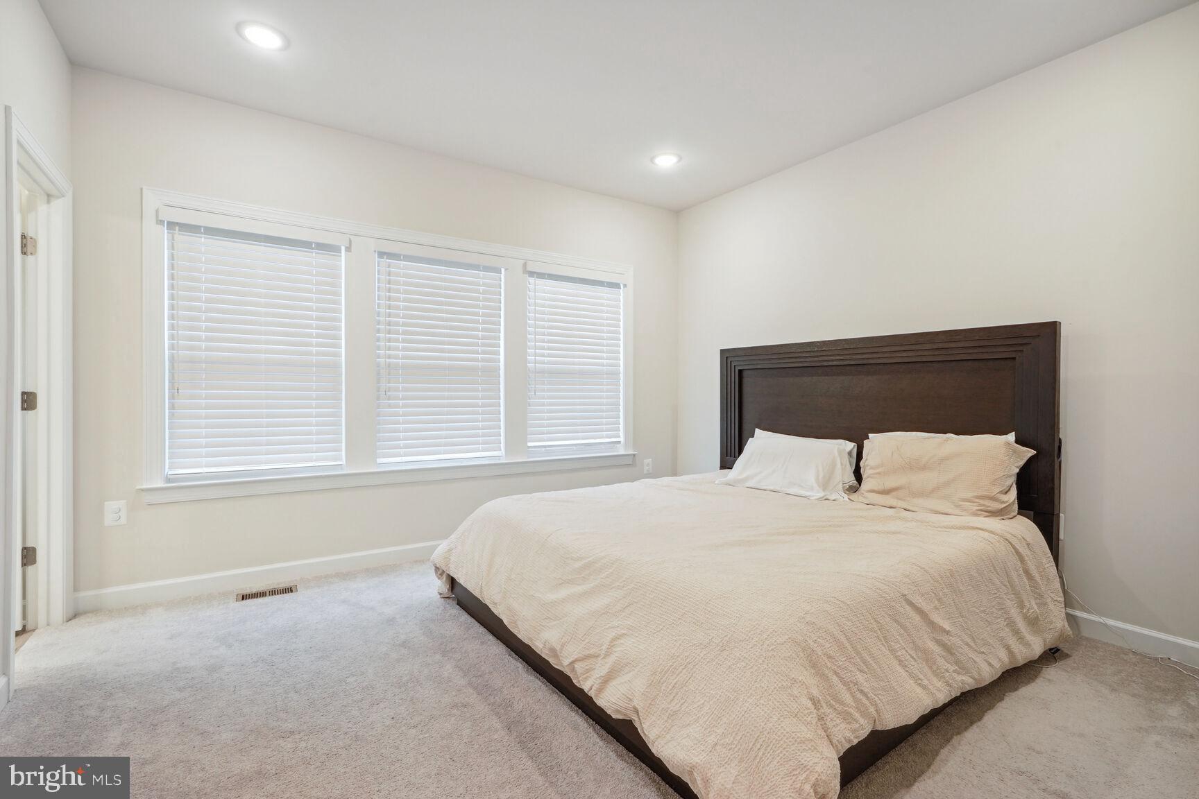 Real estate listing preview #16