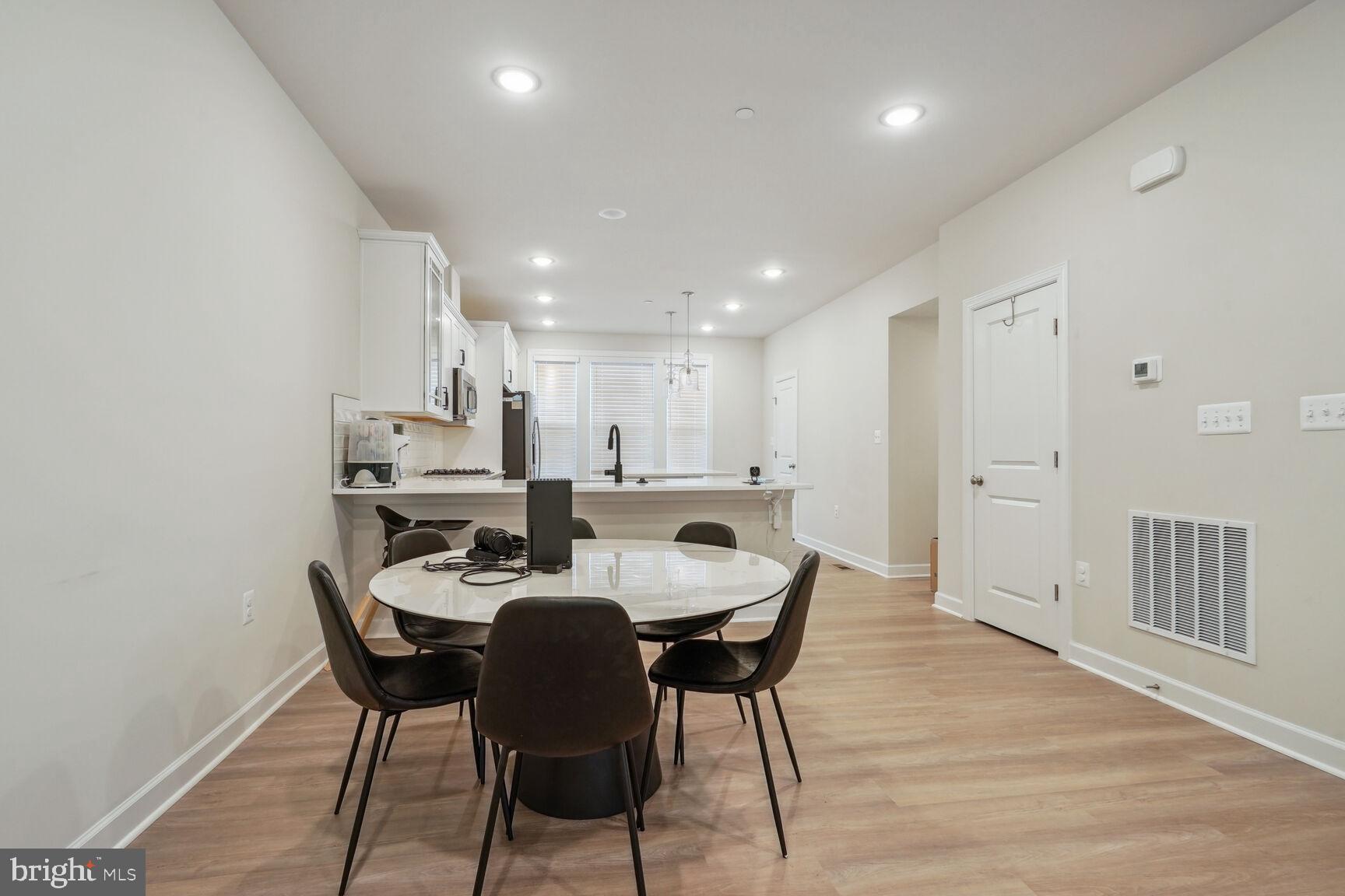 Real estate listing preview #8