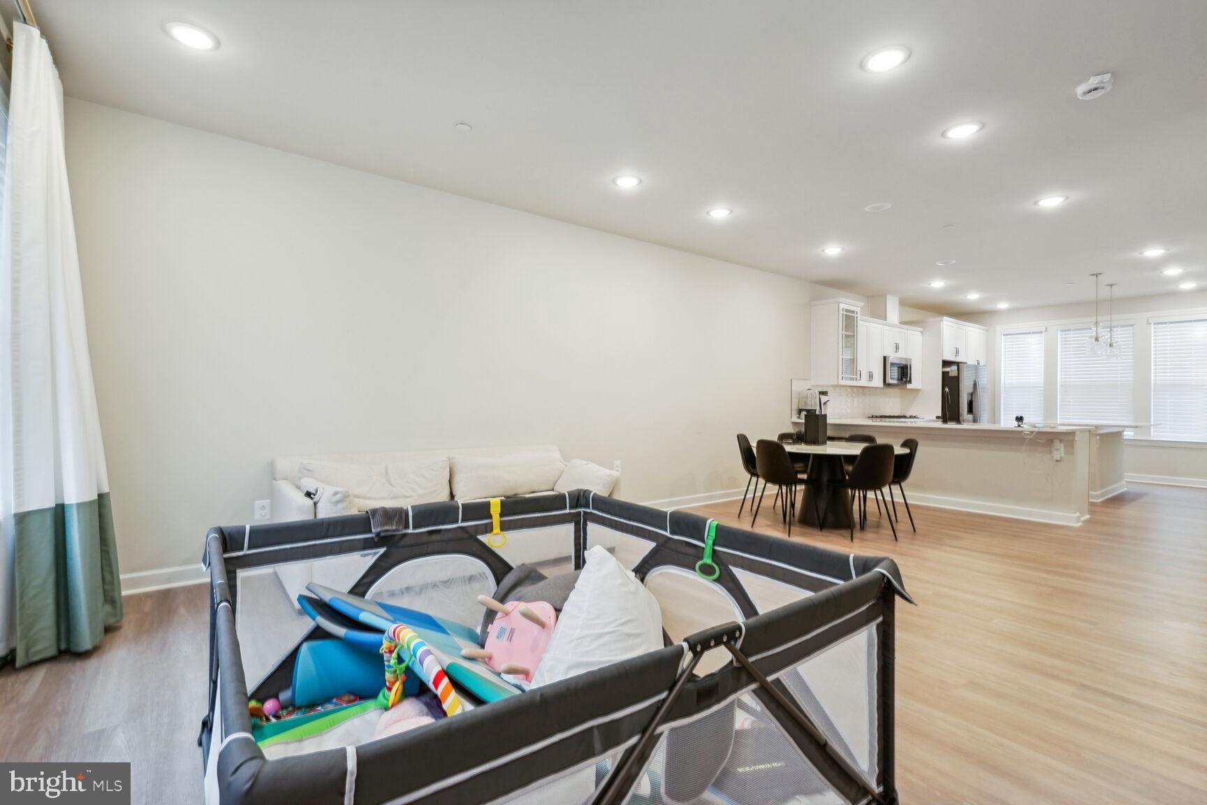 Real estate listing preview #17