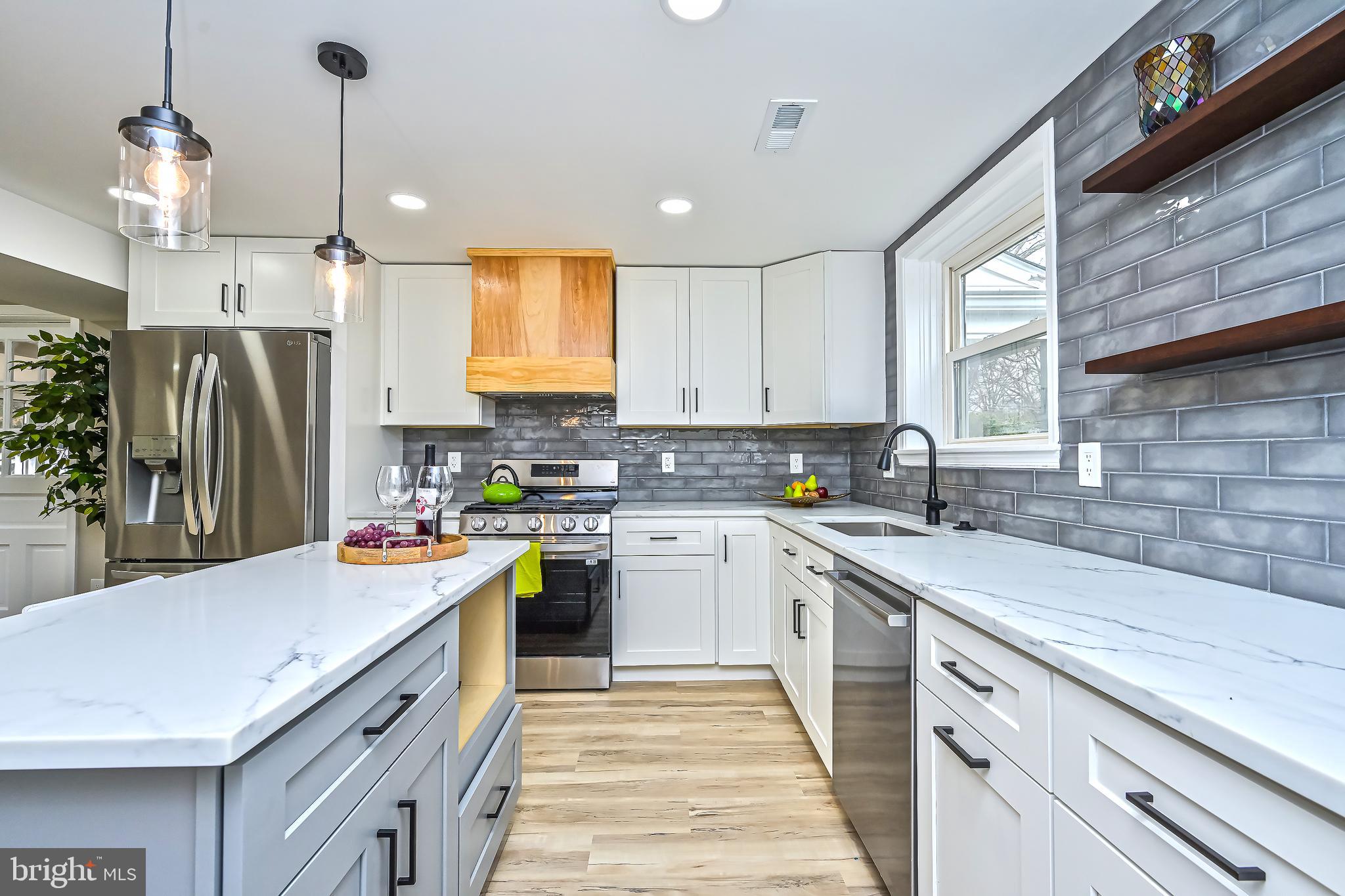 Real estate listing preview #12