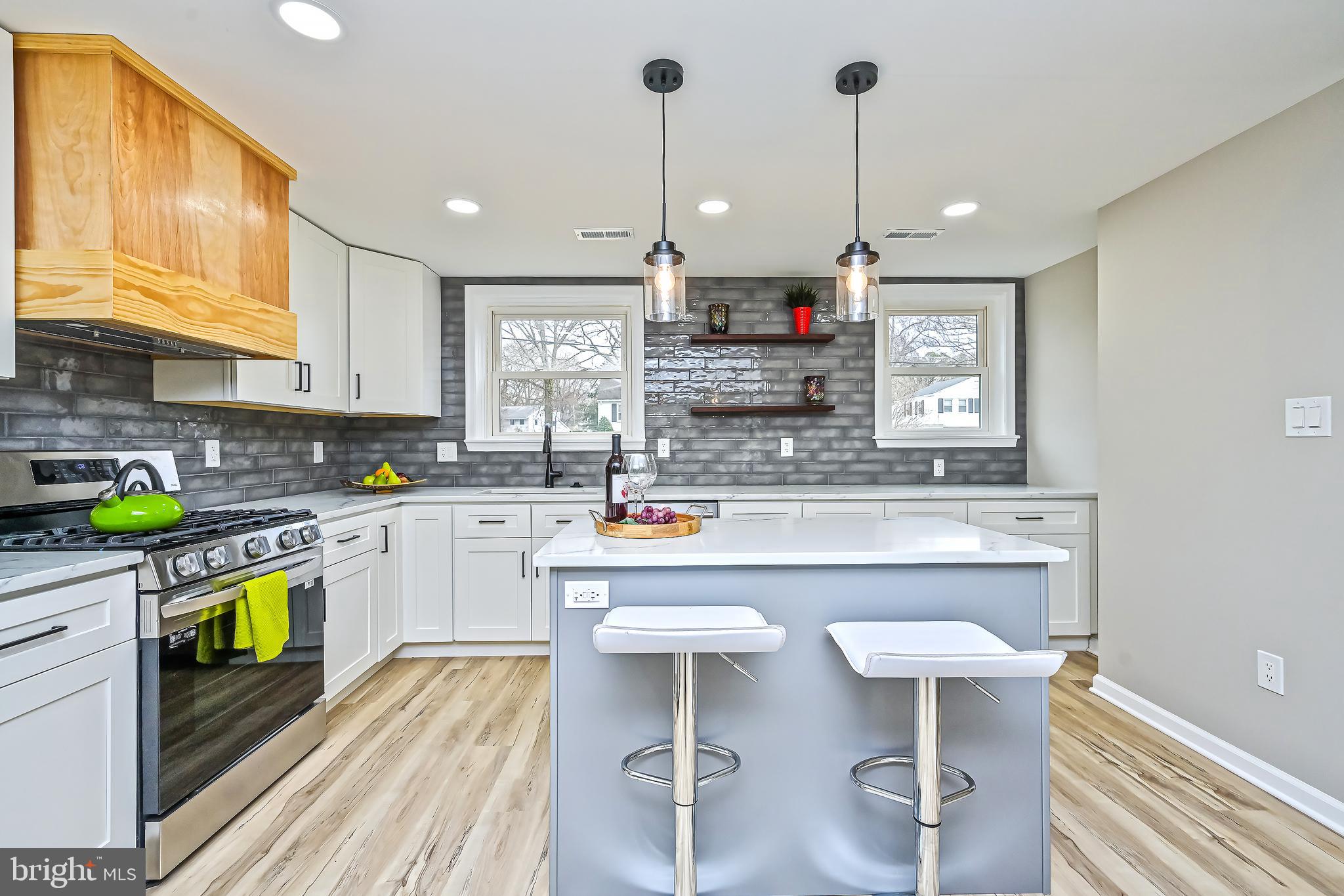 Real estate listing preview #14