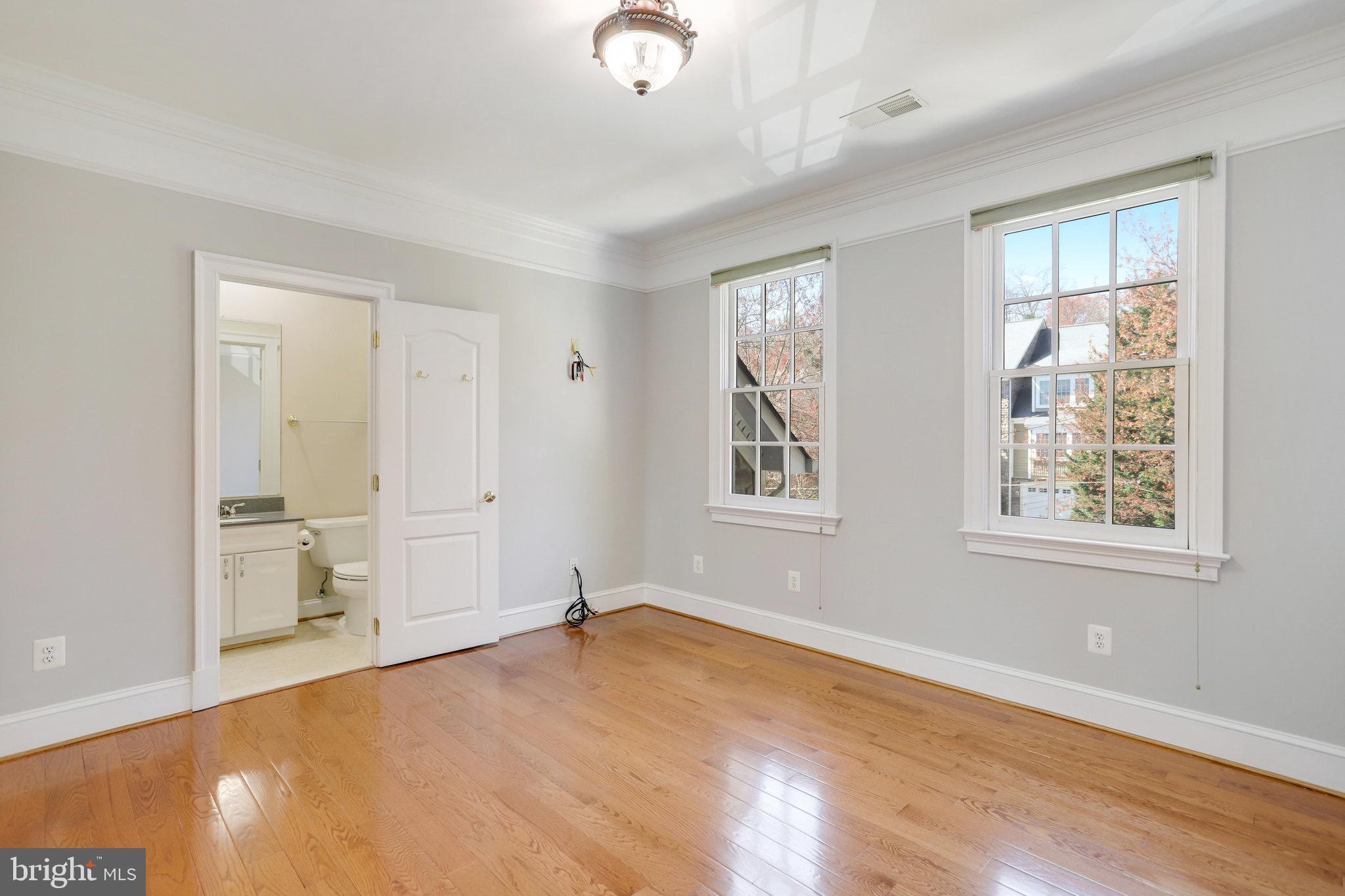 Real estate listing preview #64