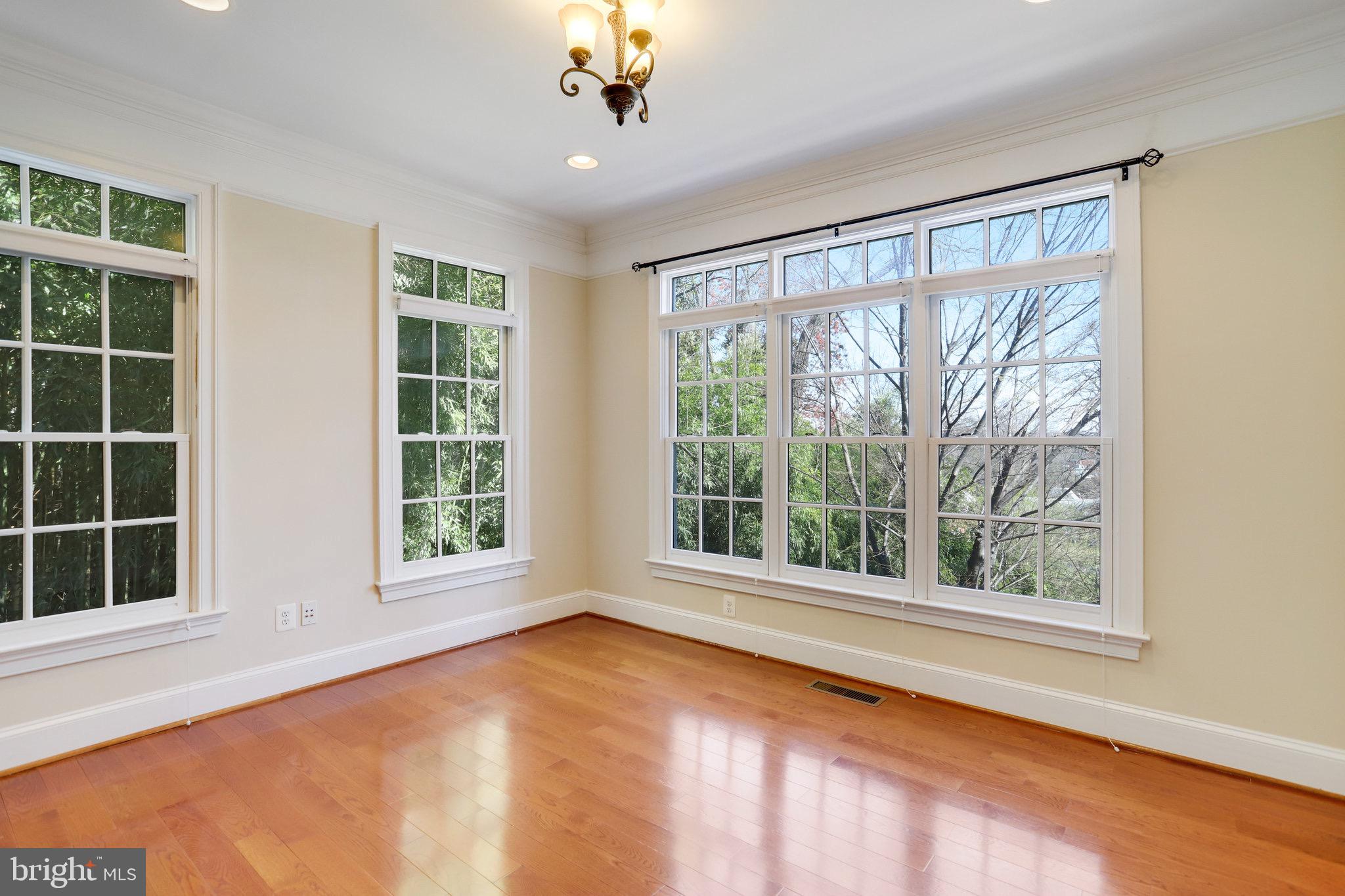 Real estate listing preview #11