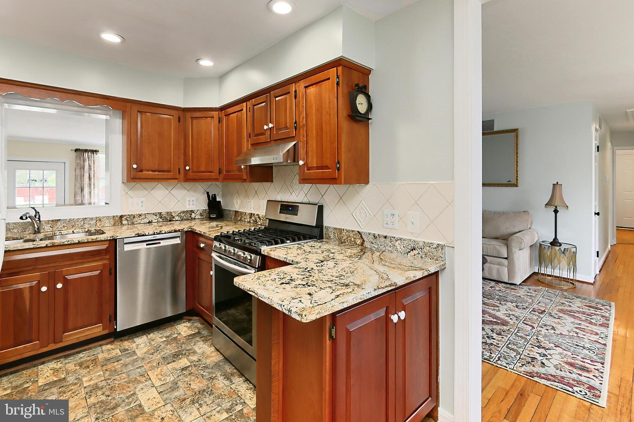 Real estate listing preview #12