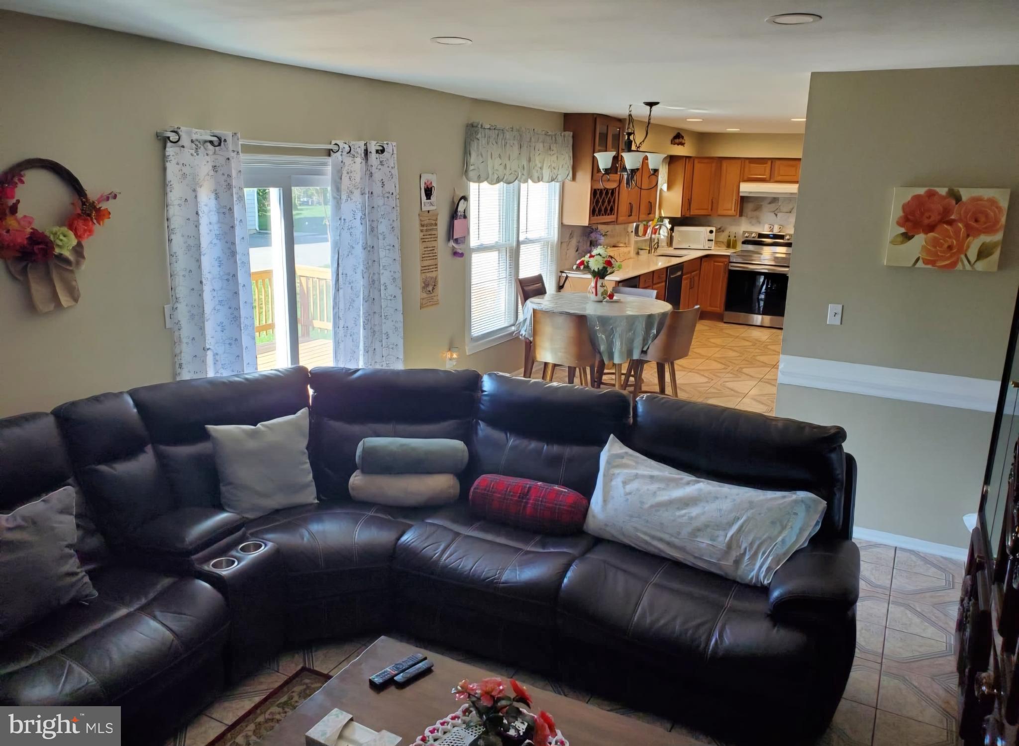 Real estate listing preview #12