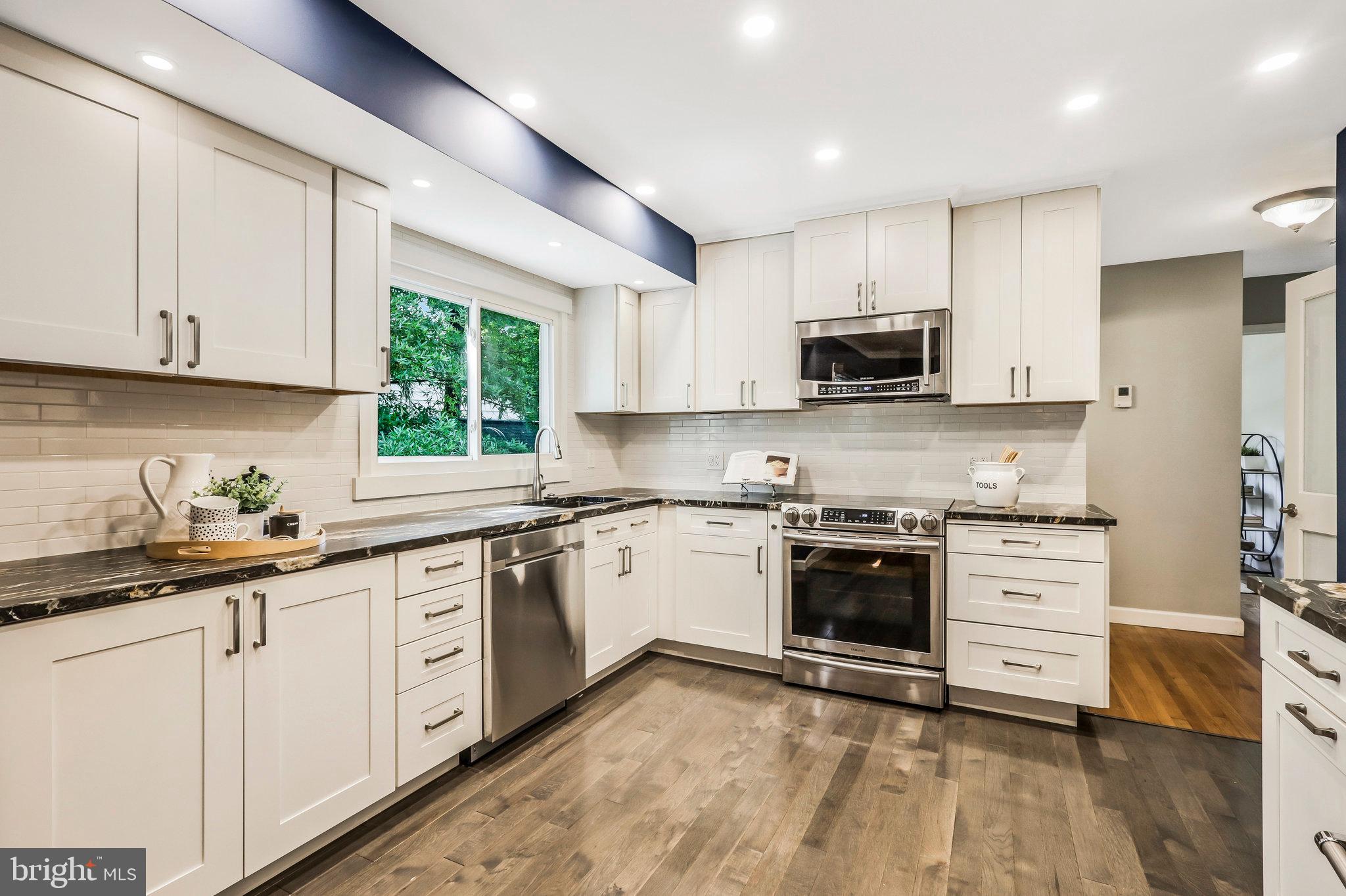 Real estate listing preview #6