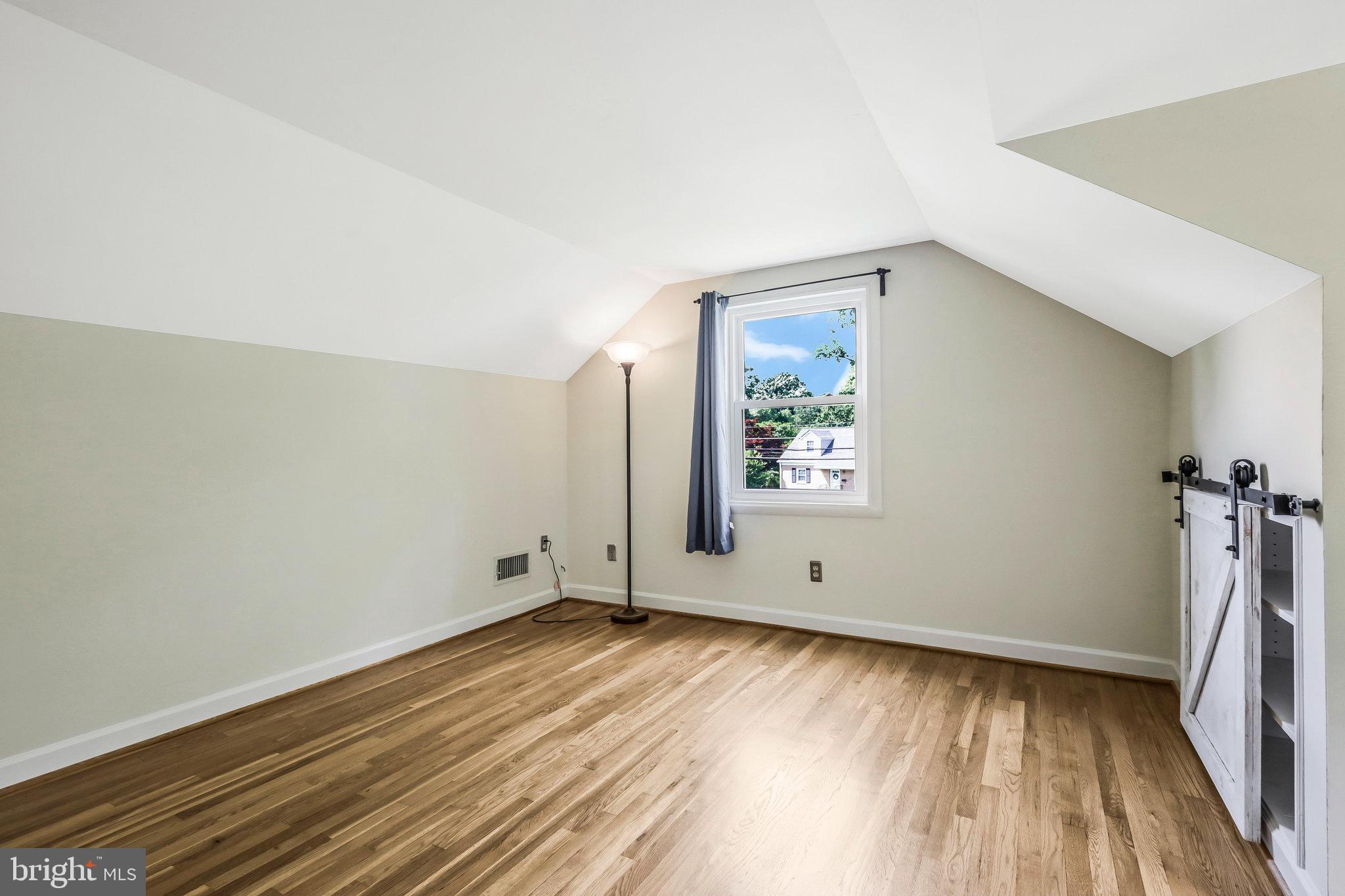 Real estate listing preview #24