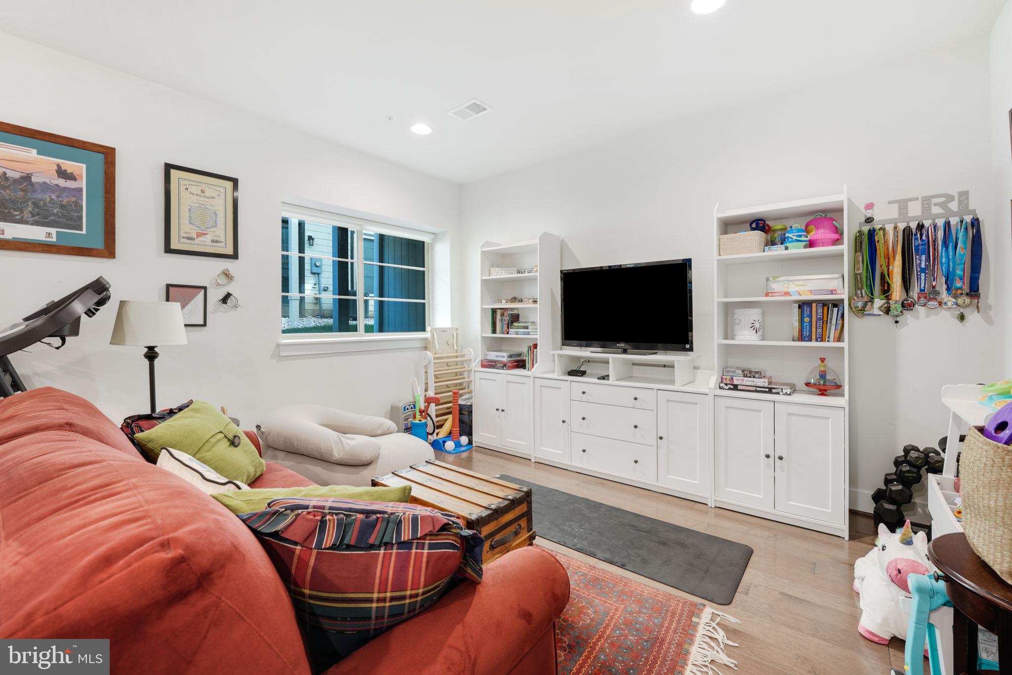 Real estate listing preview #14