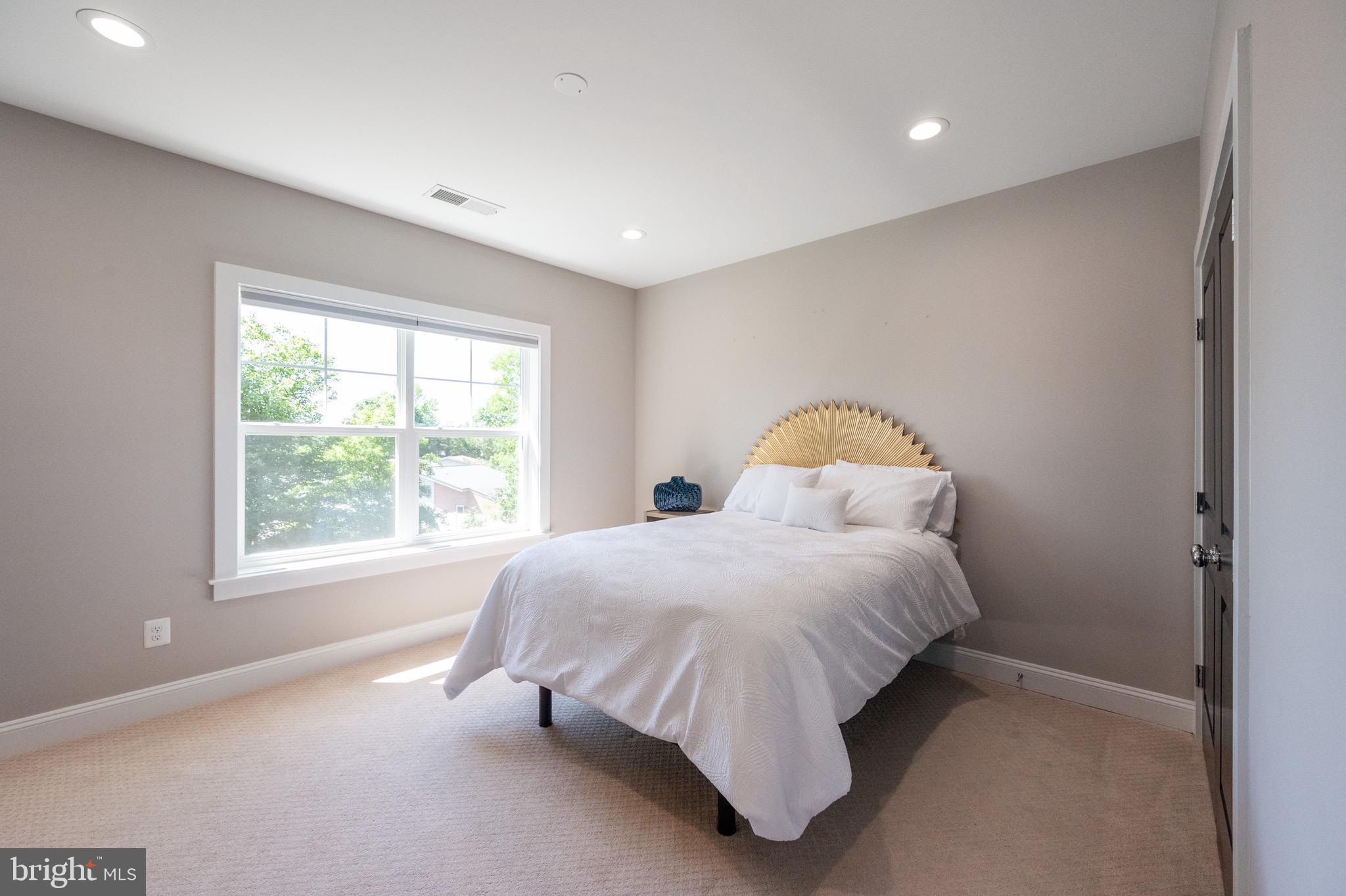 Real estate listing preview #32