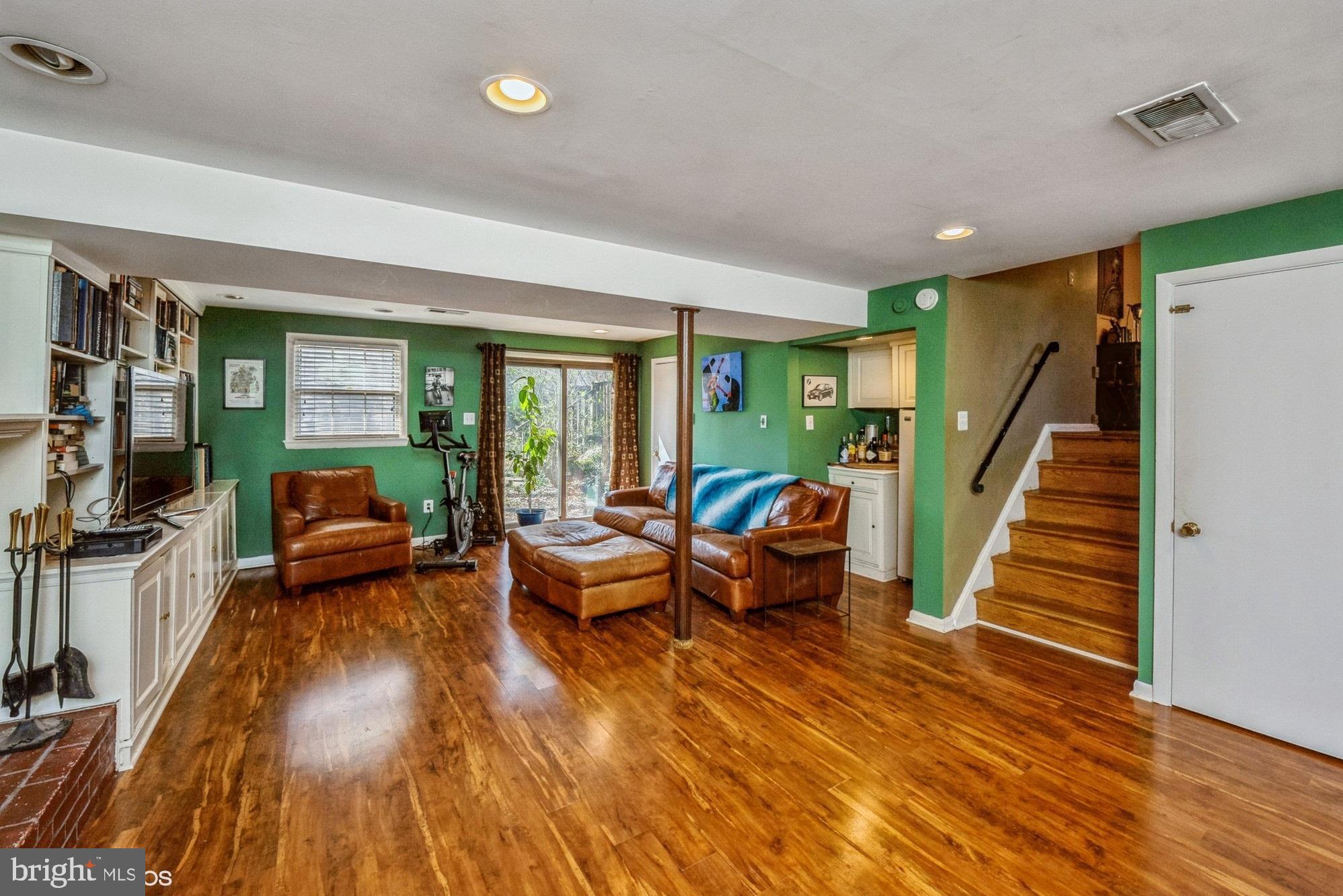 Real estate listing preview #16