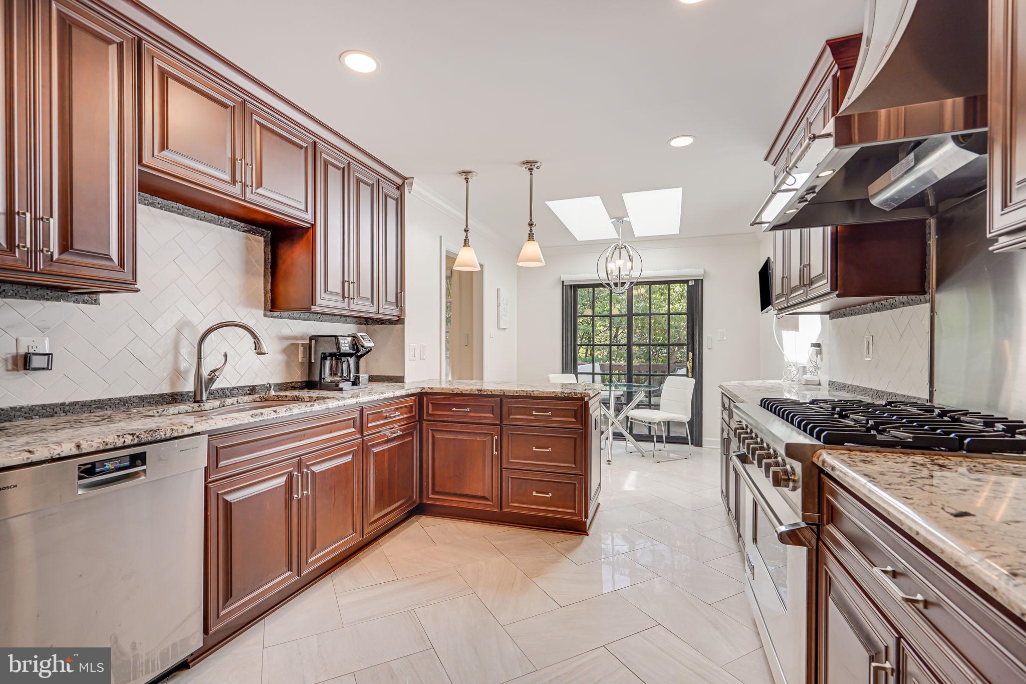 Real estate listing preview #14