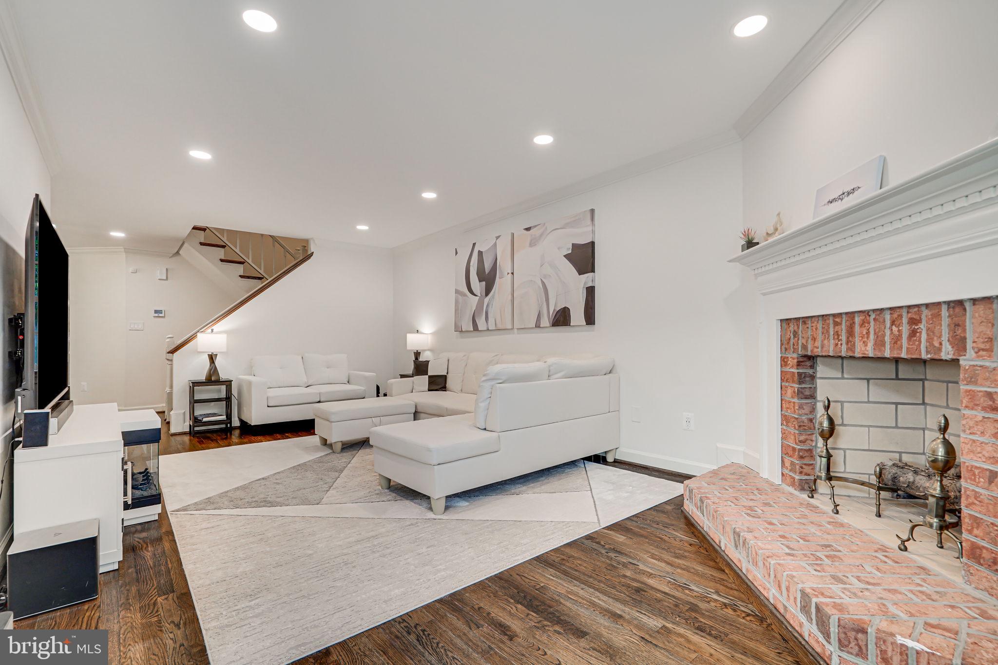 Real estate listing preview #12